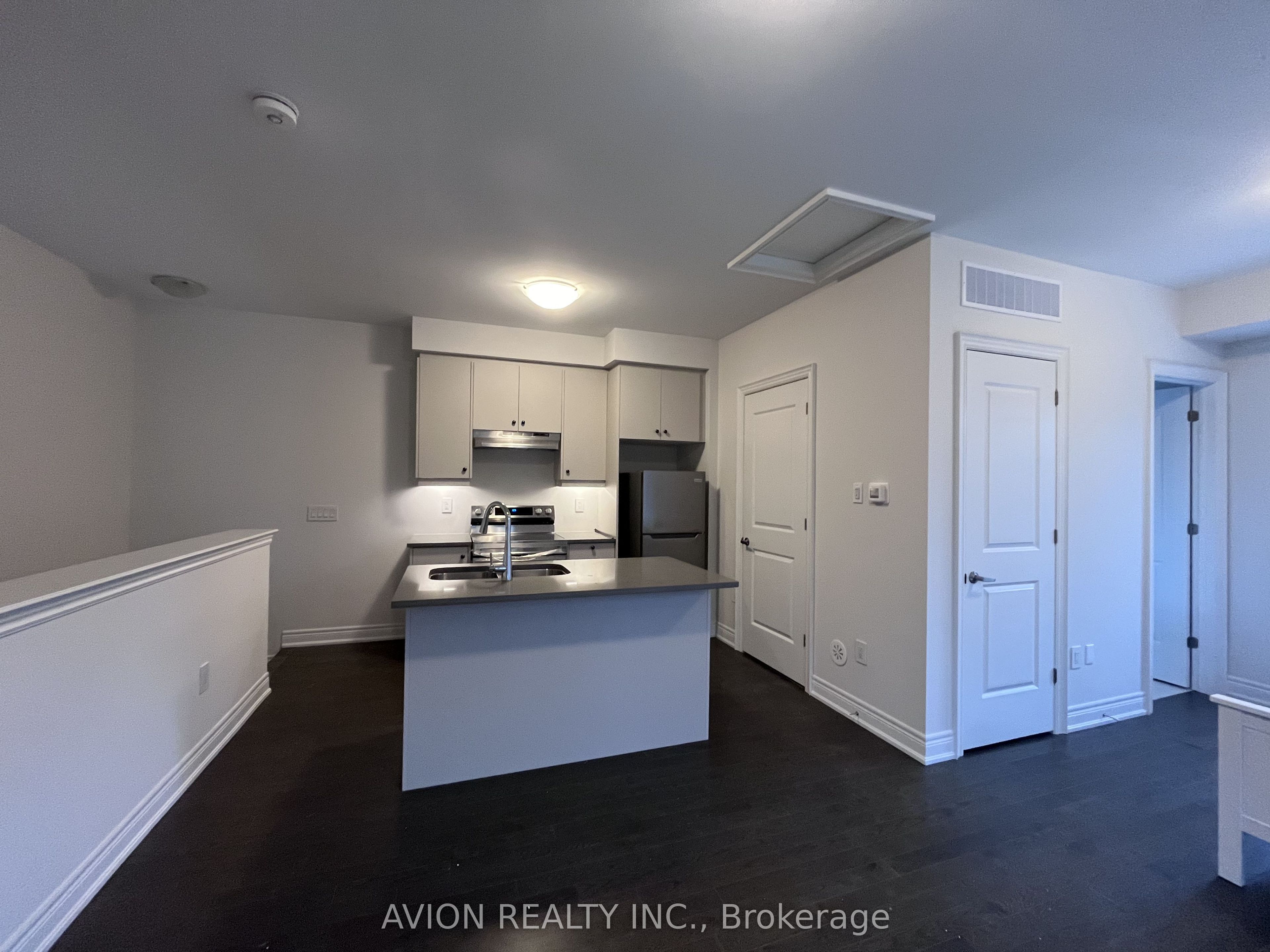 Unit coach - 6 Fred Lablanc Drive E, Markham 3