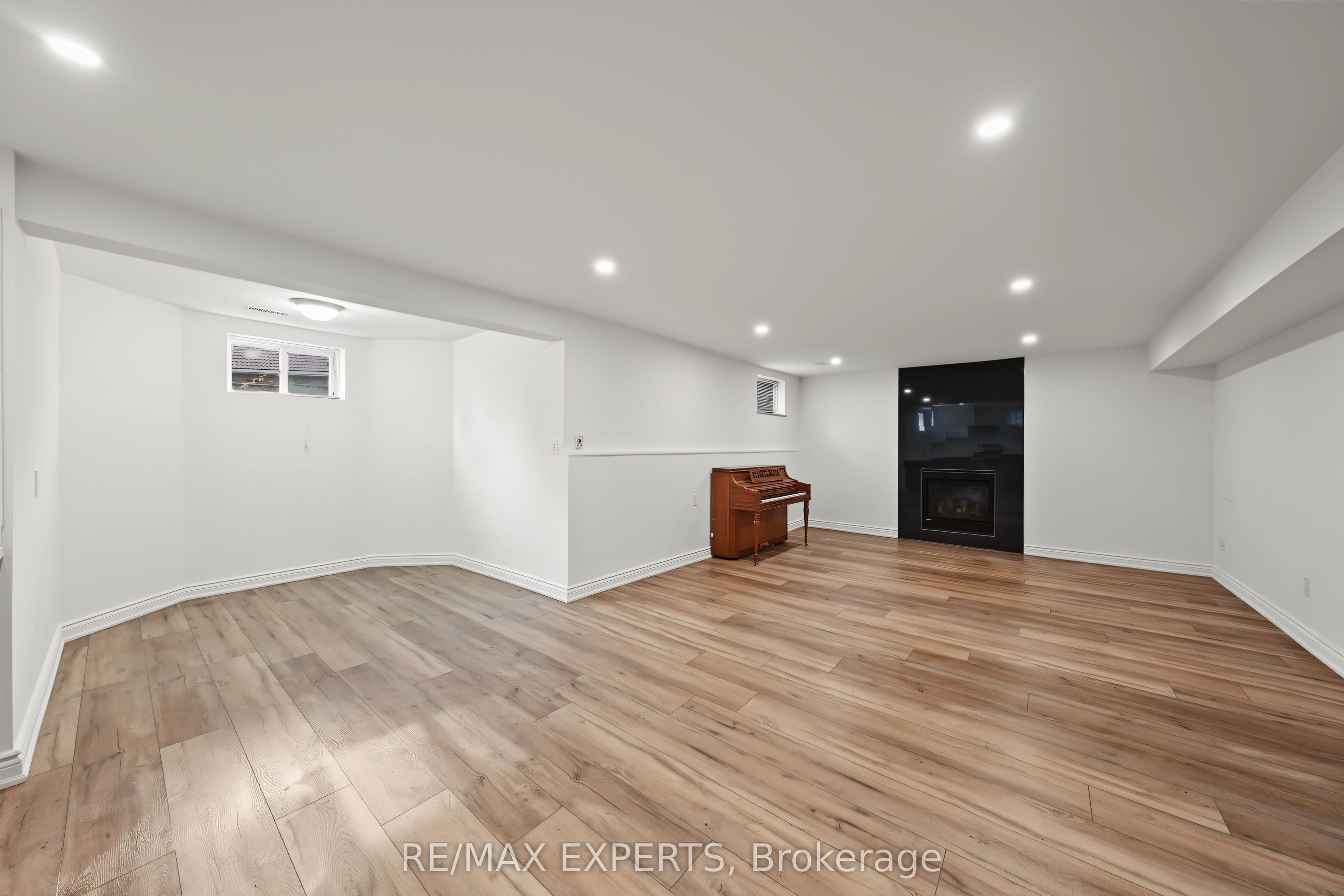 Unit Basement - 99 Dianawood Ridge, Vaughan 5