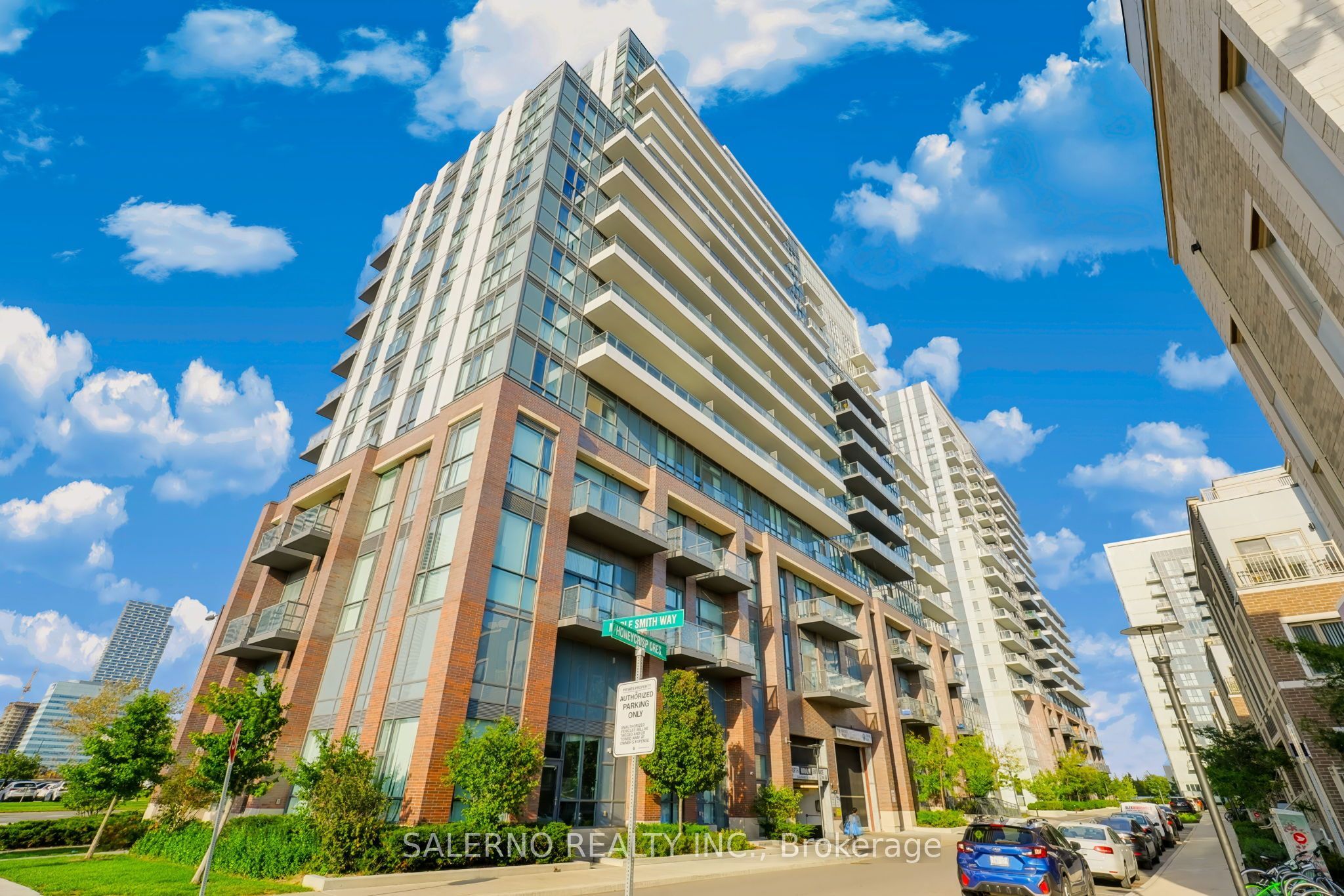 Unit 1816 - 10 Honeycrisp Crescent, Vaughan 3