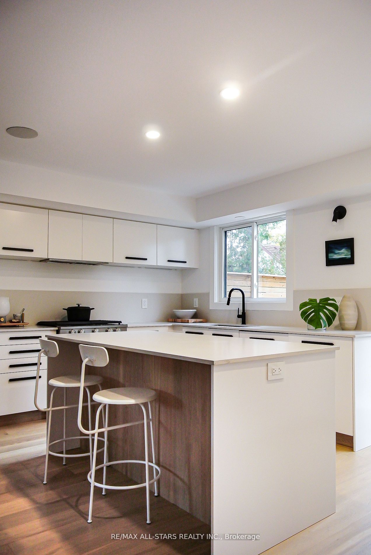 6032 Main Street, Whitchurch-Stouffville 3