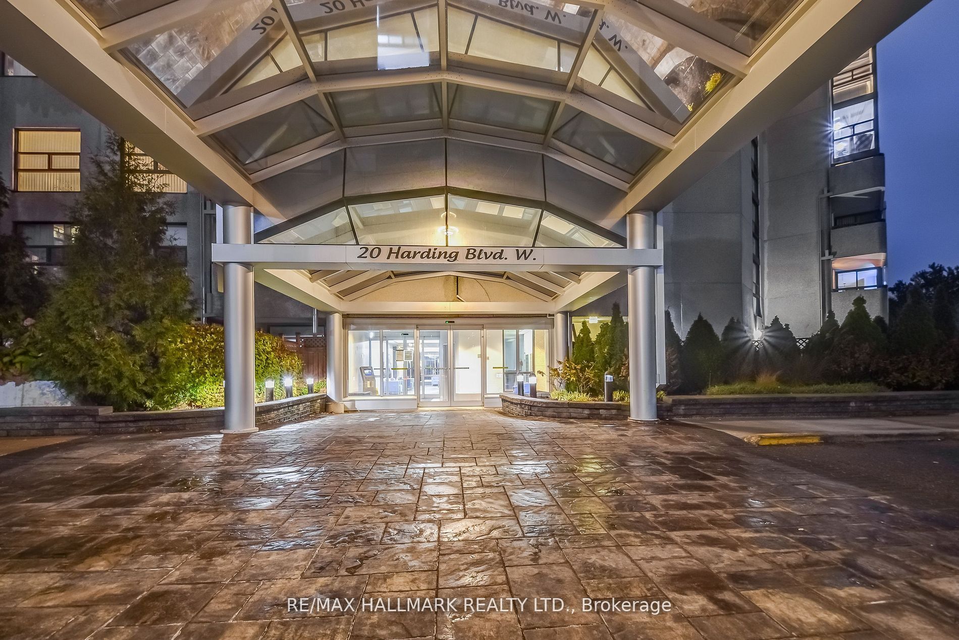Unit 1211 - 20 Harding Boulevard W, Richmond Hill 2