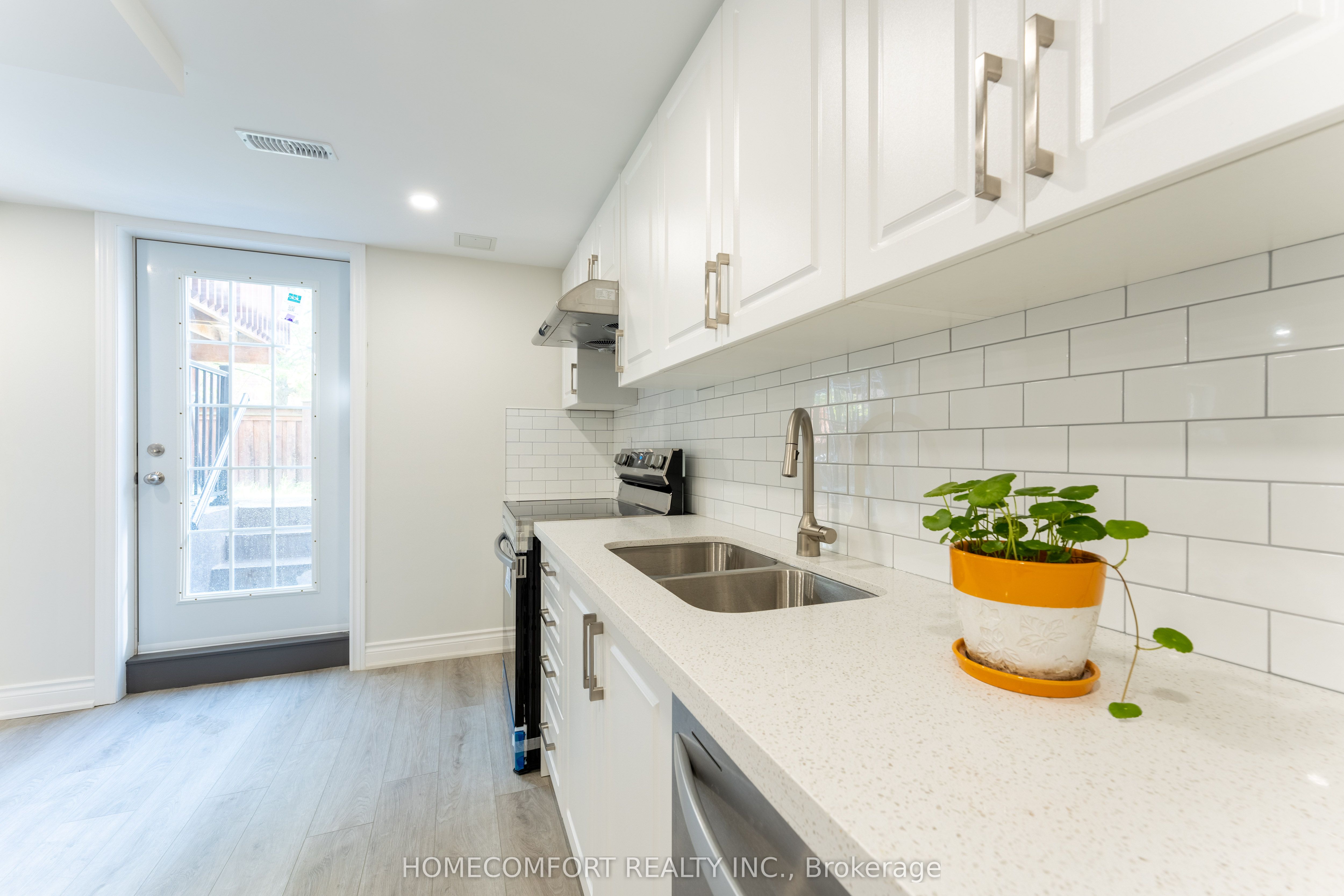 Unit bsmt - 369 Tower Hill Road, Richmond Hill 3