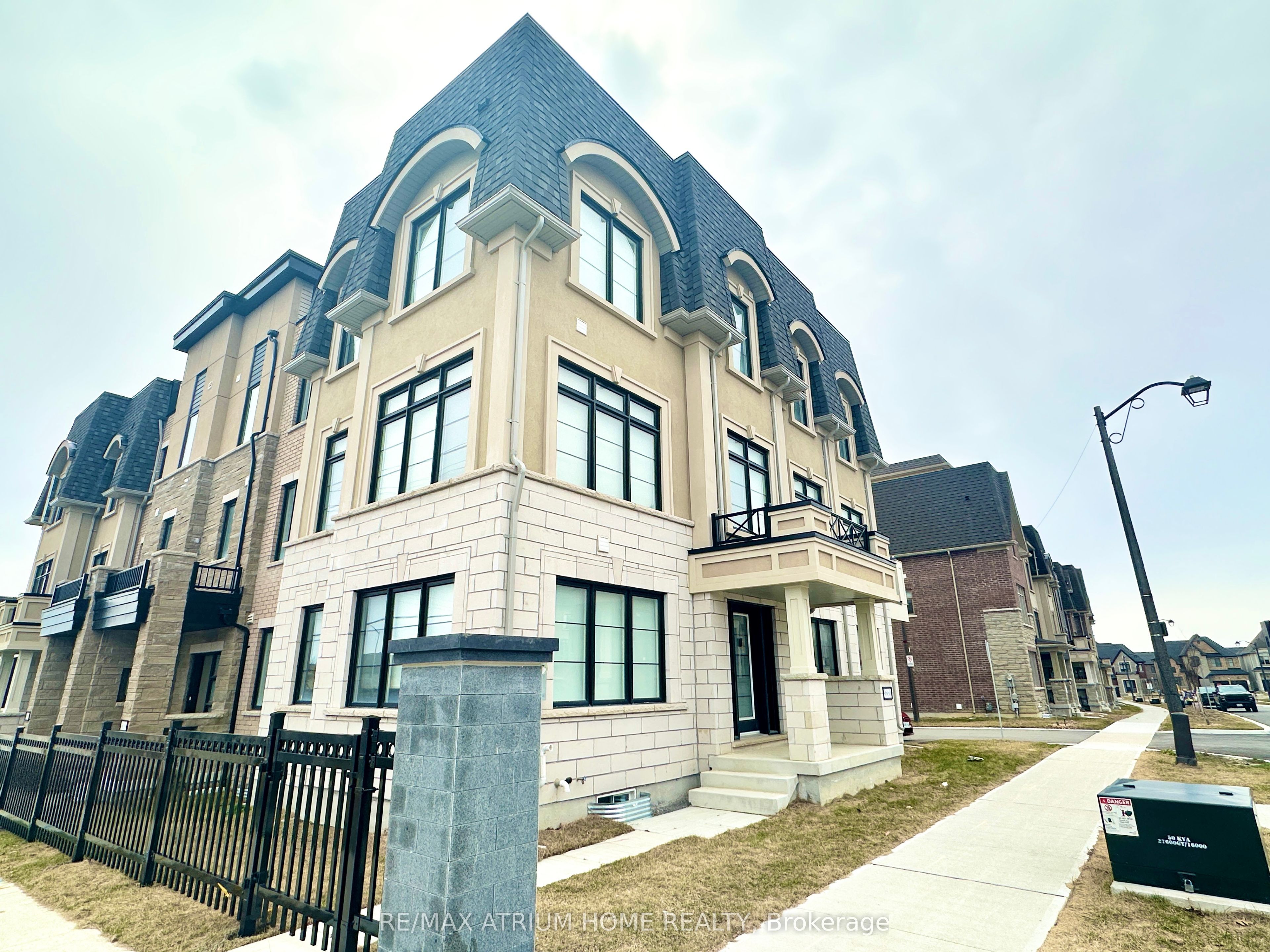 9660 Kennedy Road, Markham 4