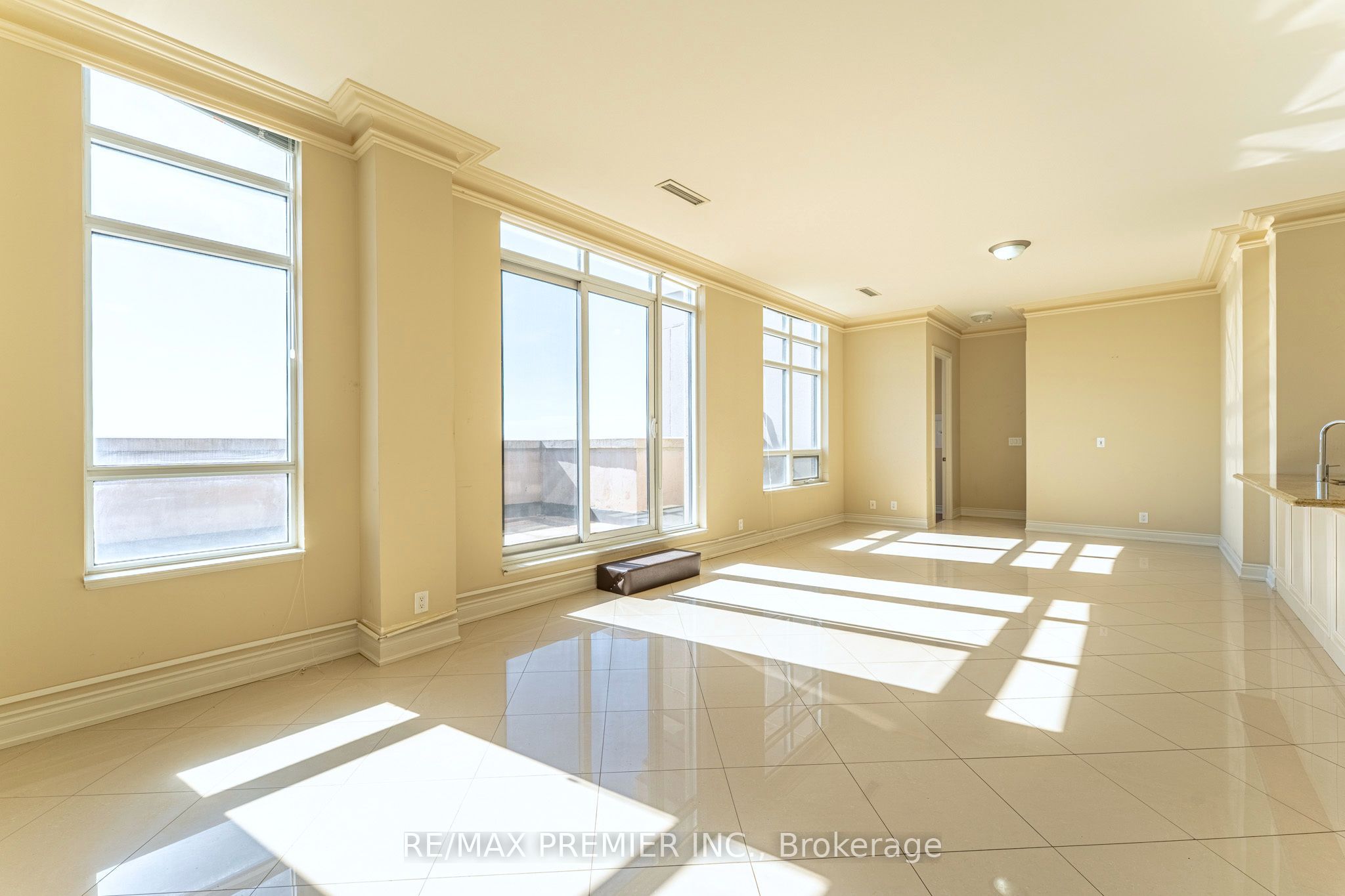 Unit PH04 - 9235 Jane Street, Vaughan 3