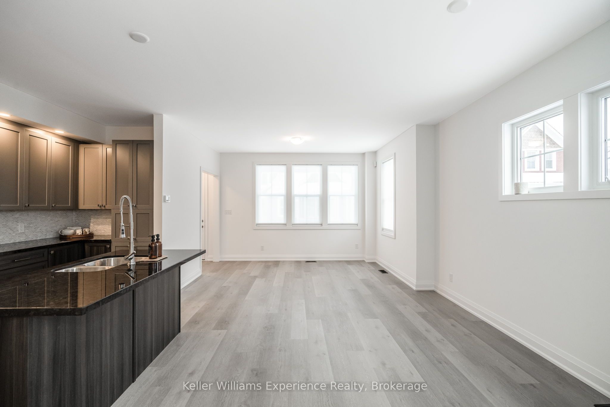 24 DANIELLE Crescent, Midland 5