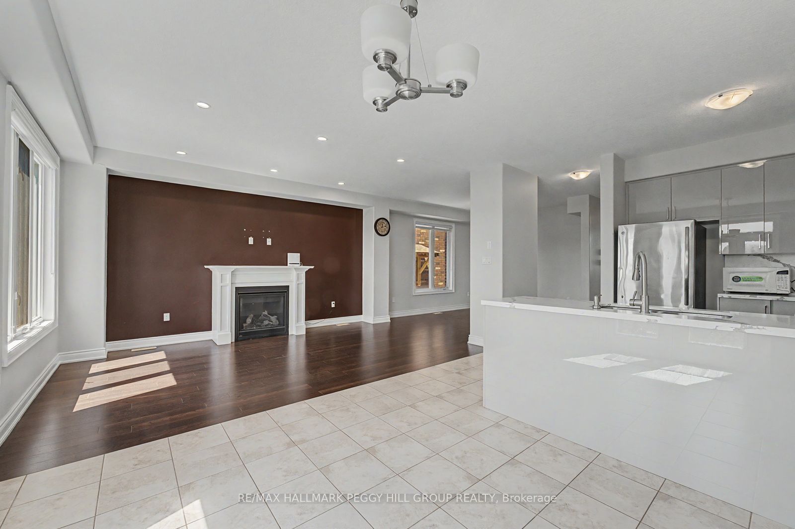 Unit Upper - 53 Nathan Crescent, Barrie 3