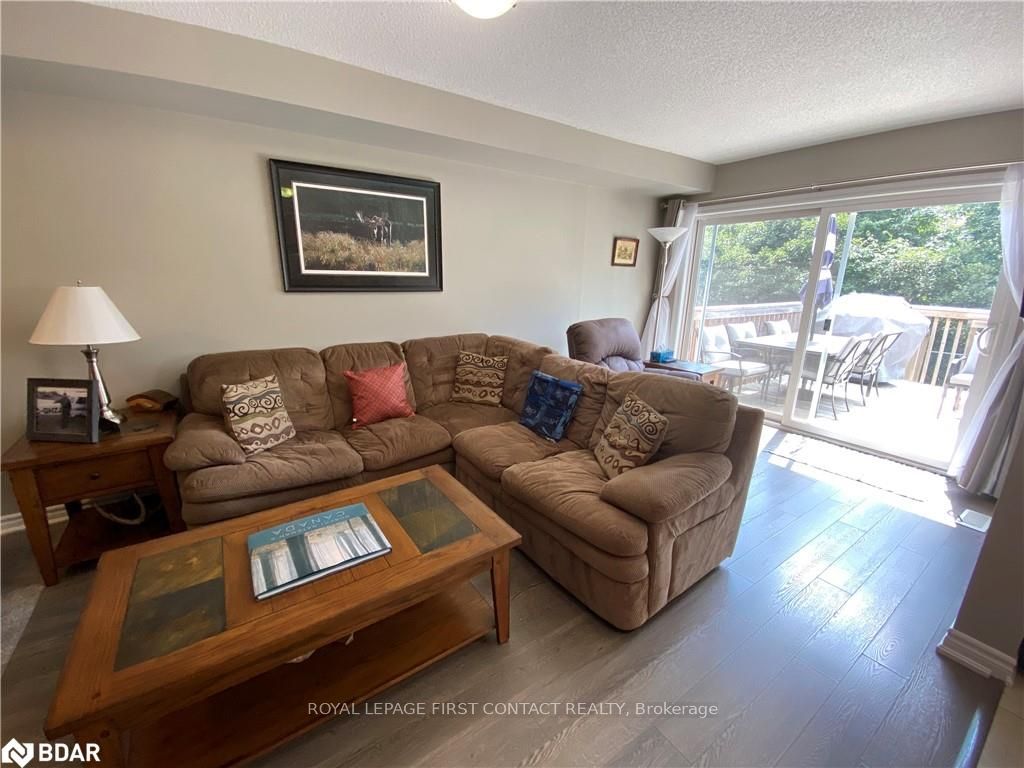 63 Sydenham, Barrie 4