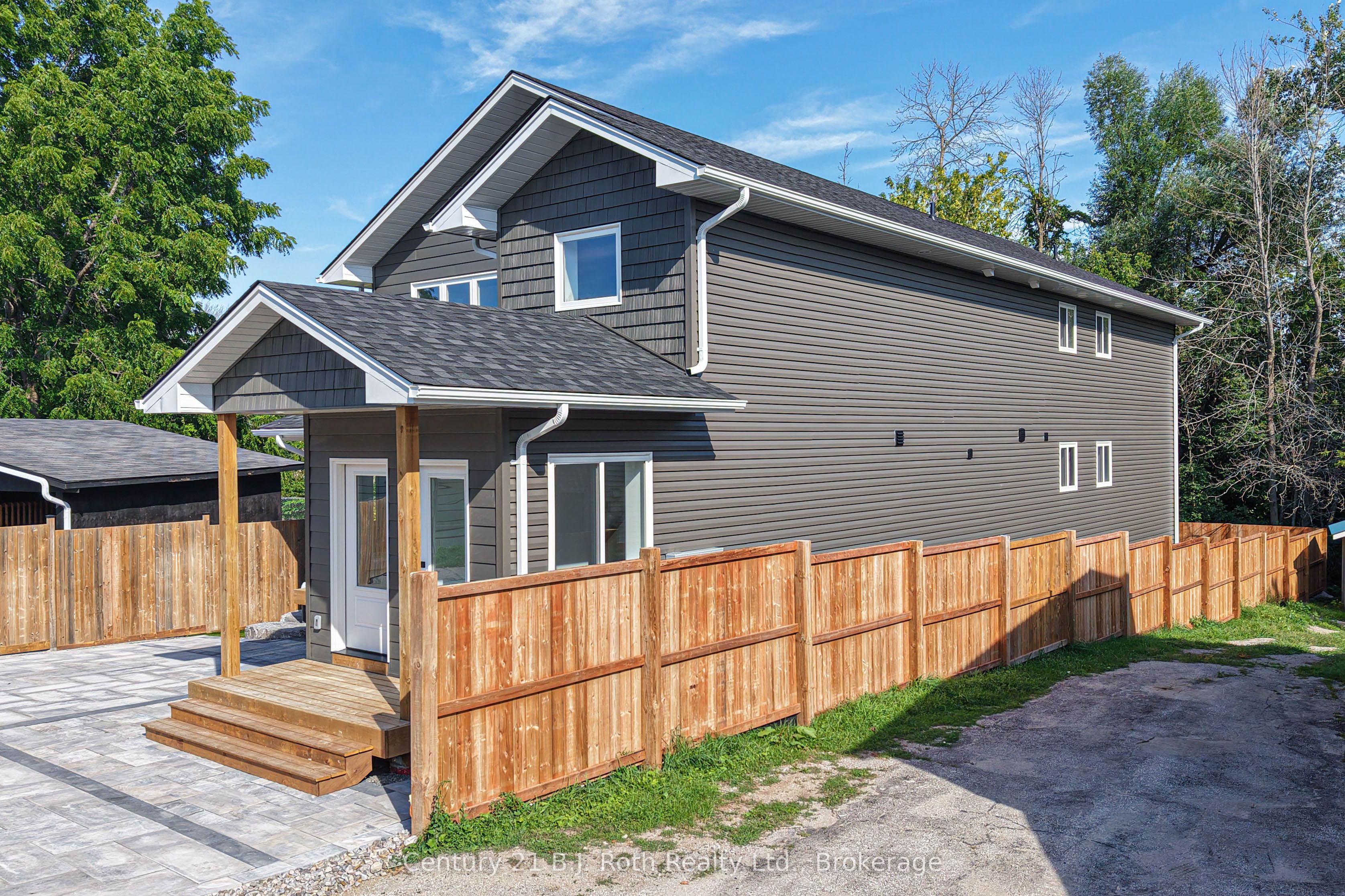 Unit 2 (Upper) - 165 Barrie Road, Orillia 2