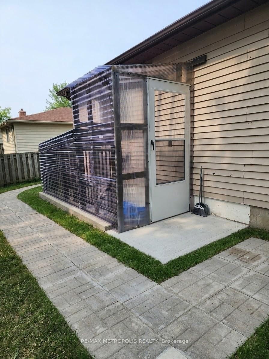 65 Gloria Street, Barrie 2