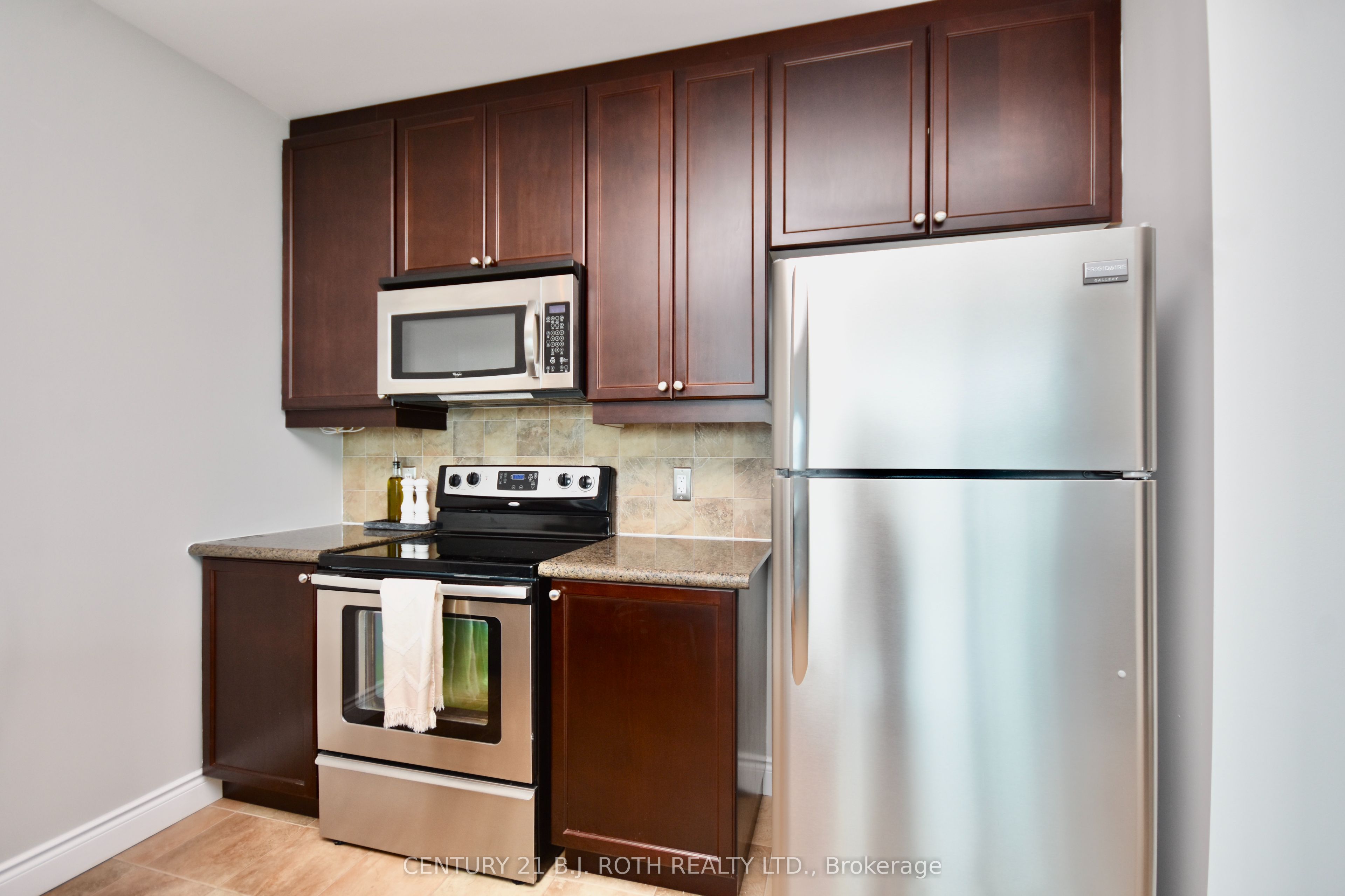 Unit PH11 - 37 Ellen Street, Barrie 5