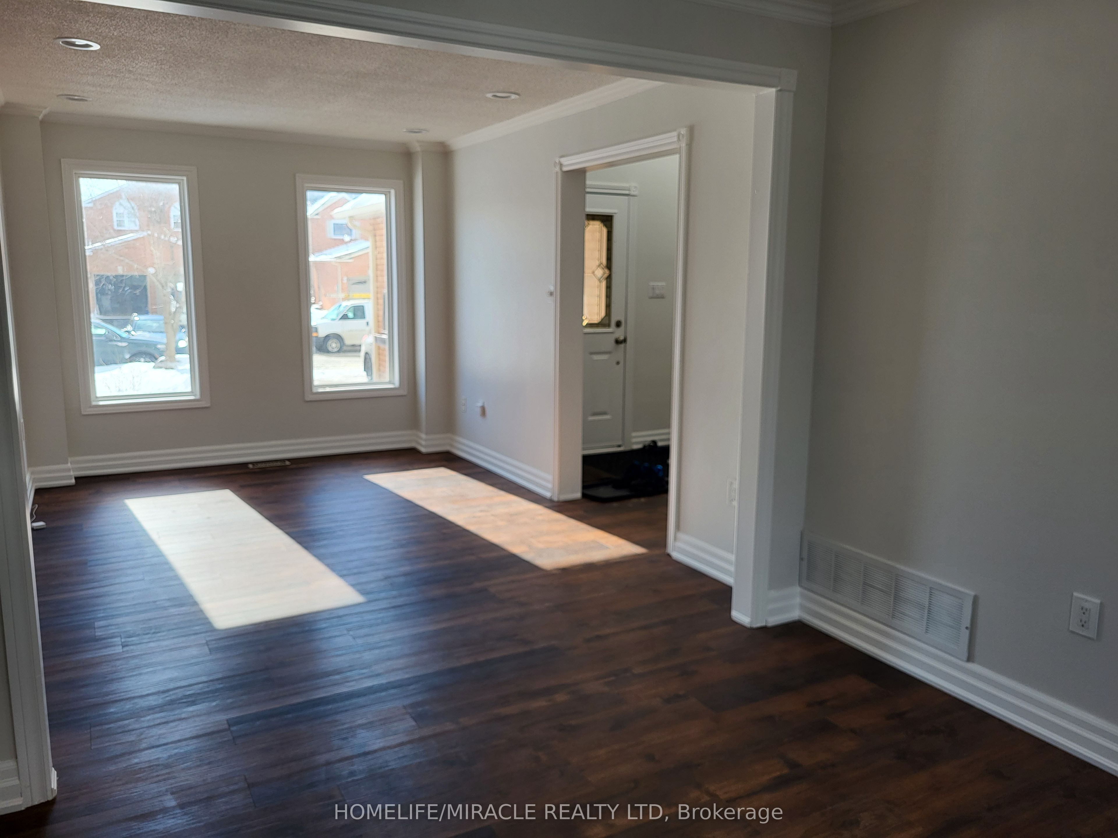 26 Brushwood Crescent, Barrie 2