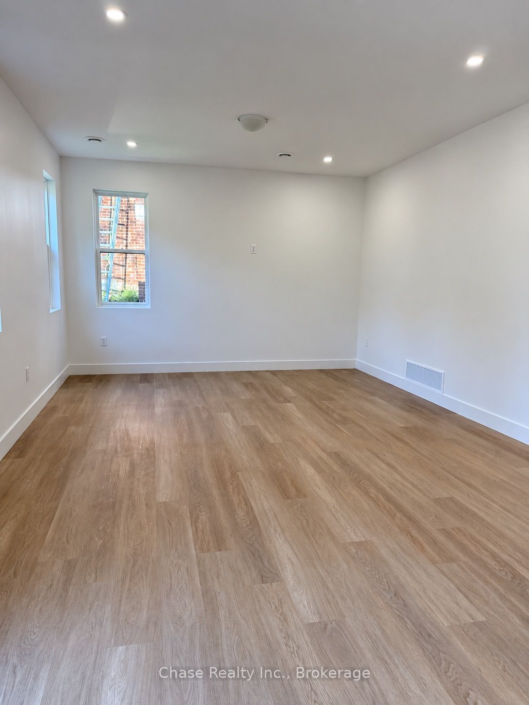 Unit 2 - 62 Gray Street, Severn 5