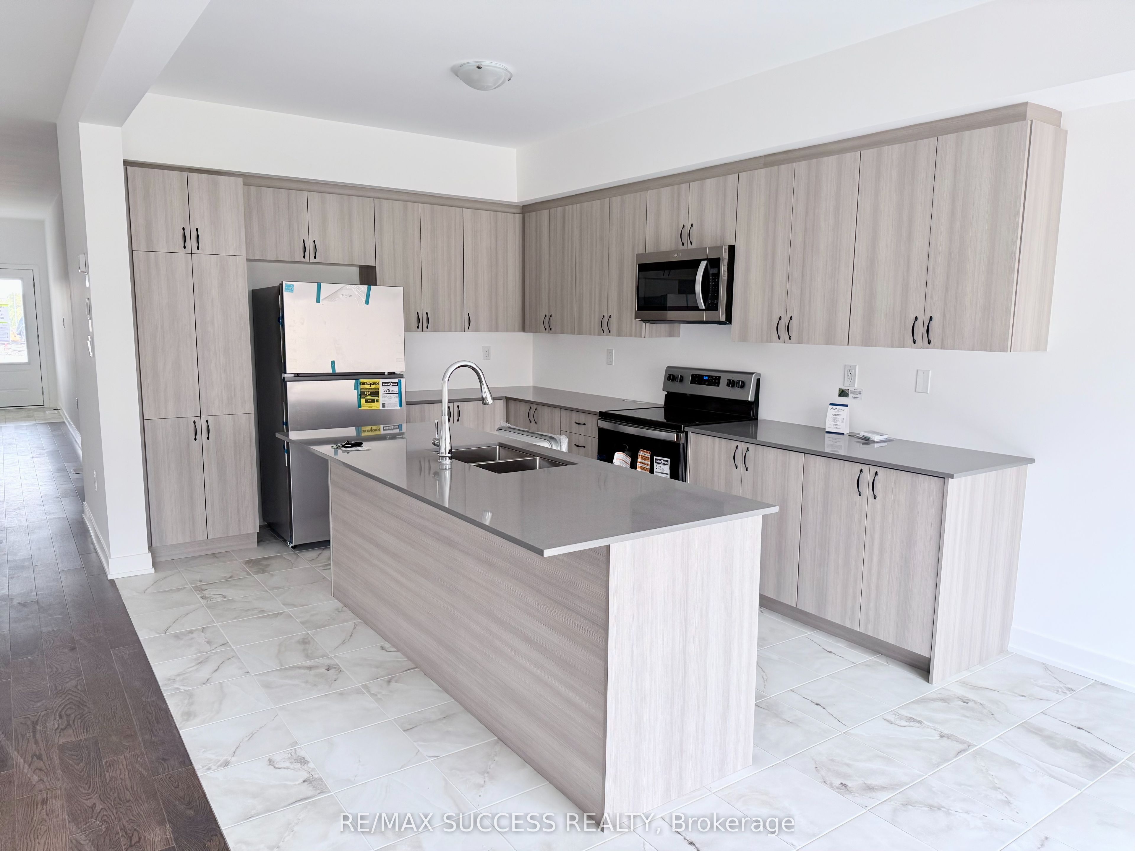 95 FLAN Boulevard, Barrie 2
