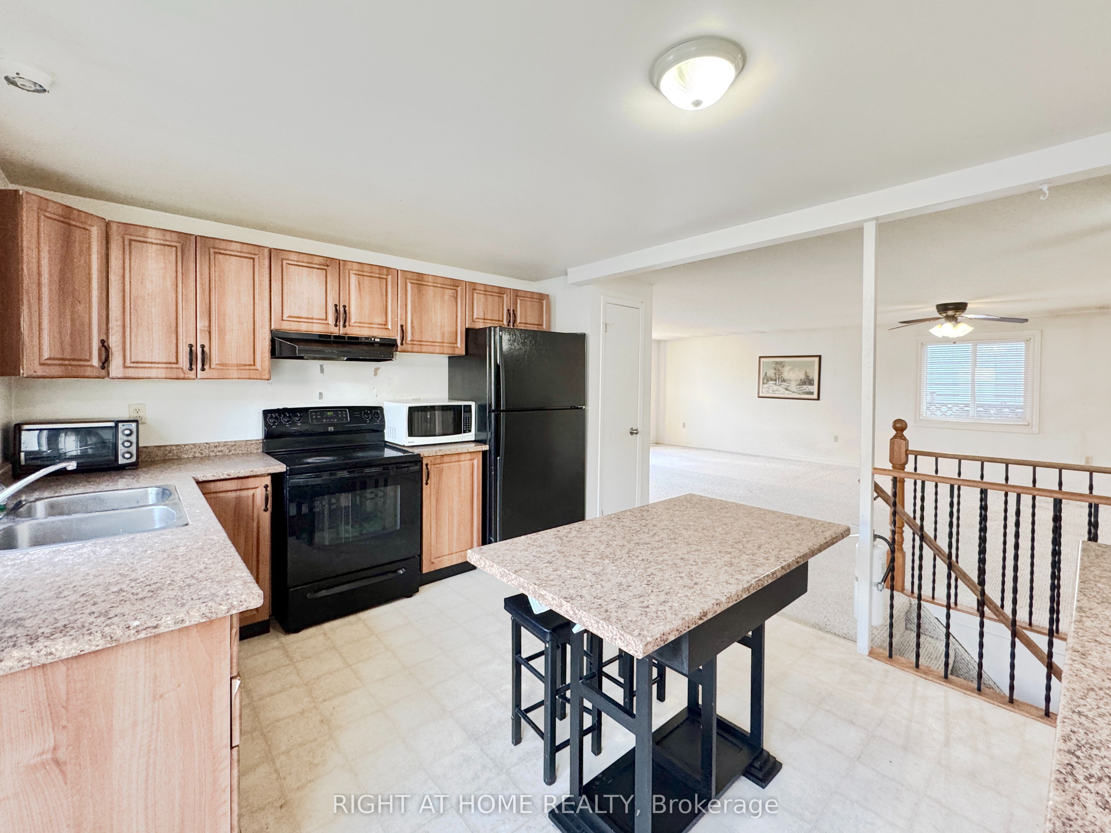 6 Hickling Trail, Barrie 4