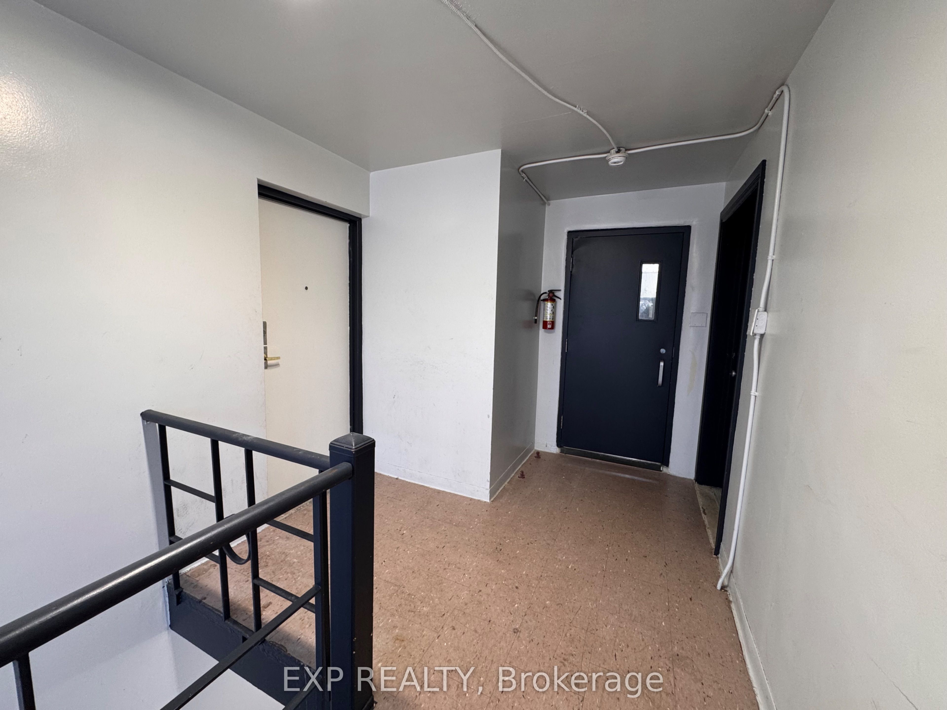 Unit 1 - 256 Lakeshore Road E, Mississauga 4