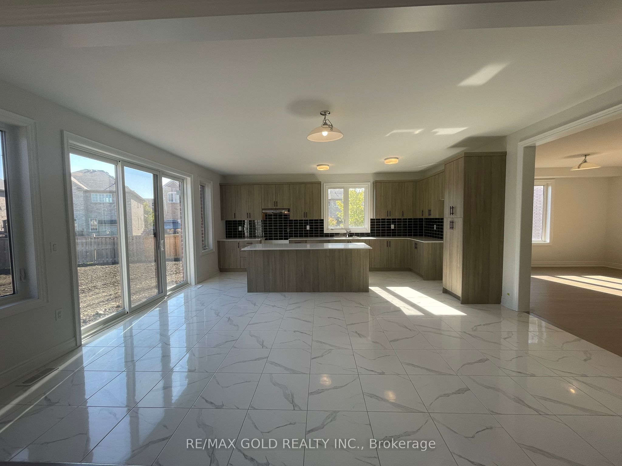 31 Dolomite Drive, Brampton 4