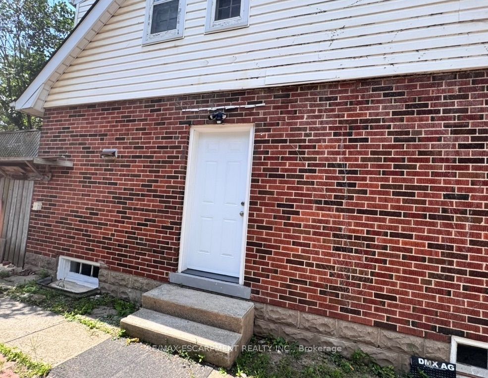 Unit Lower Unit - 46 Plains Road E, Burlington 2