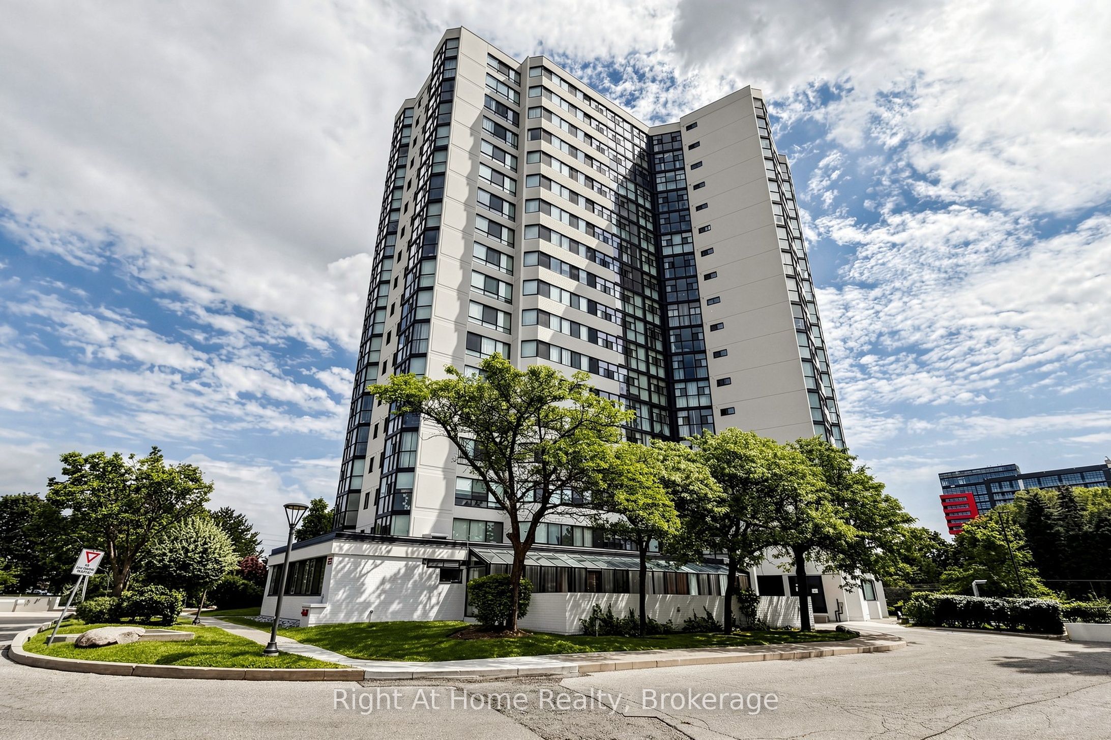 Unit 1509 - 1360 Rathburn Road E, Mississauga 3