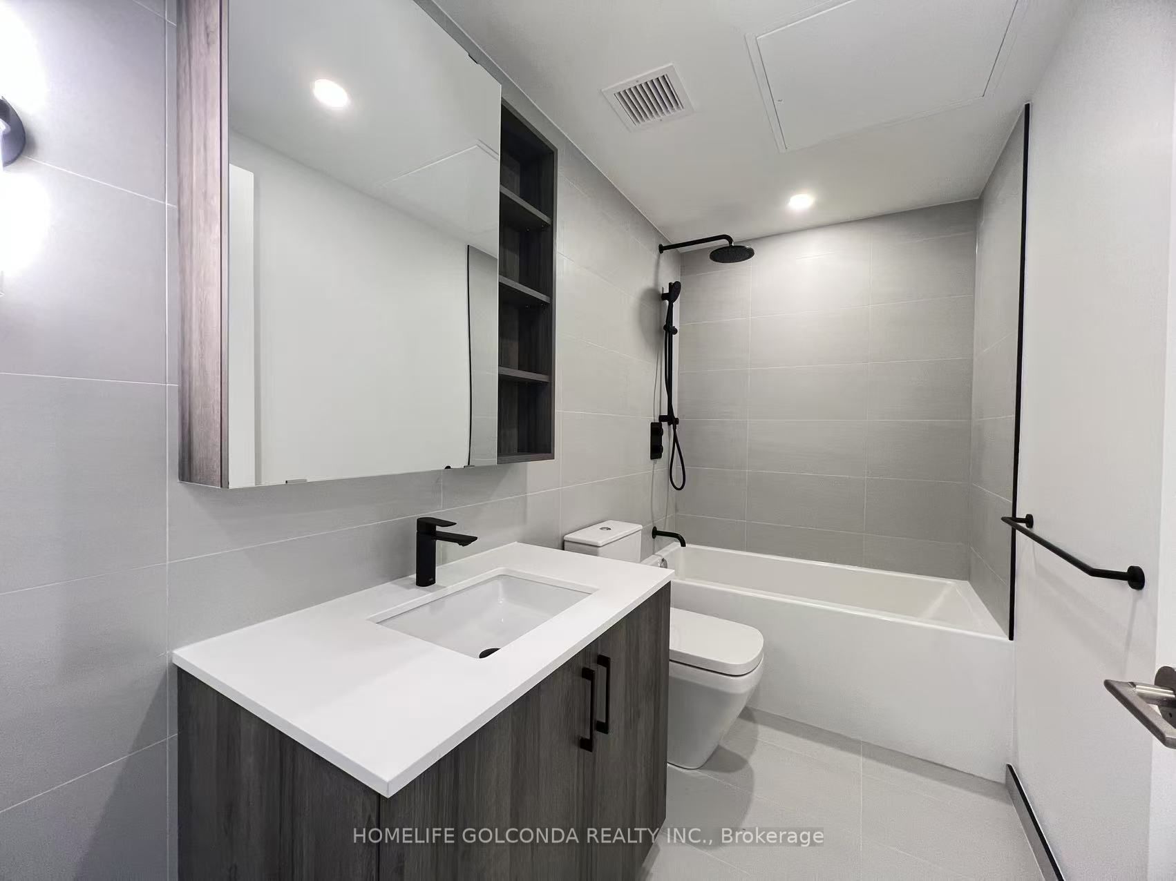 Unit 423 - 689 The Queensway, Etobicoke 4
