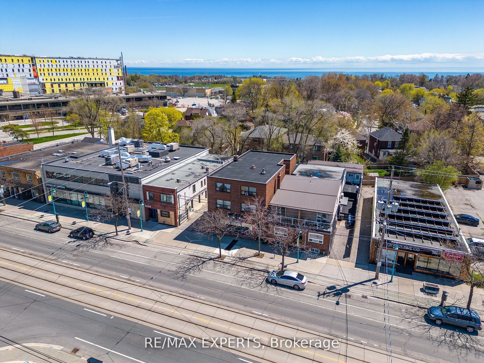 Unit 101 - 3261A Lakeshore Boulevard W, Etobicoke 2