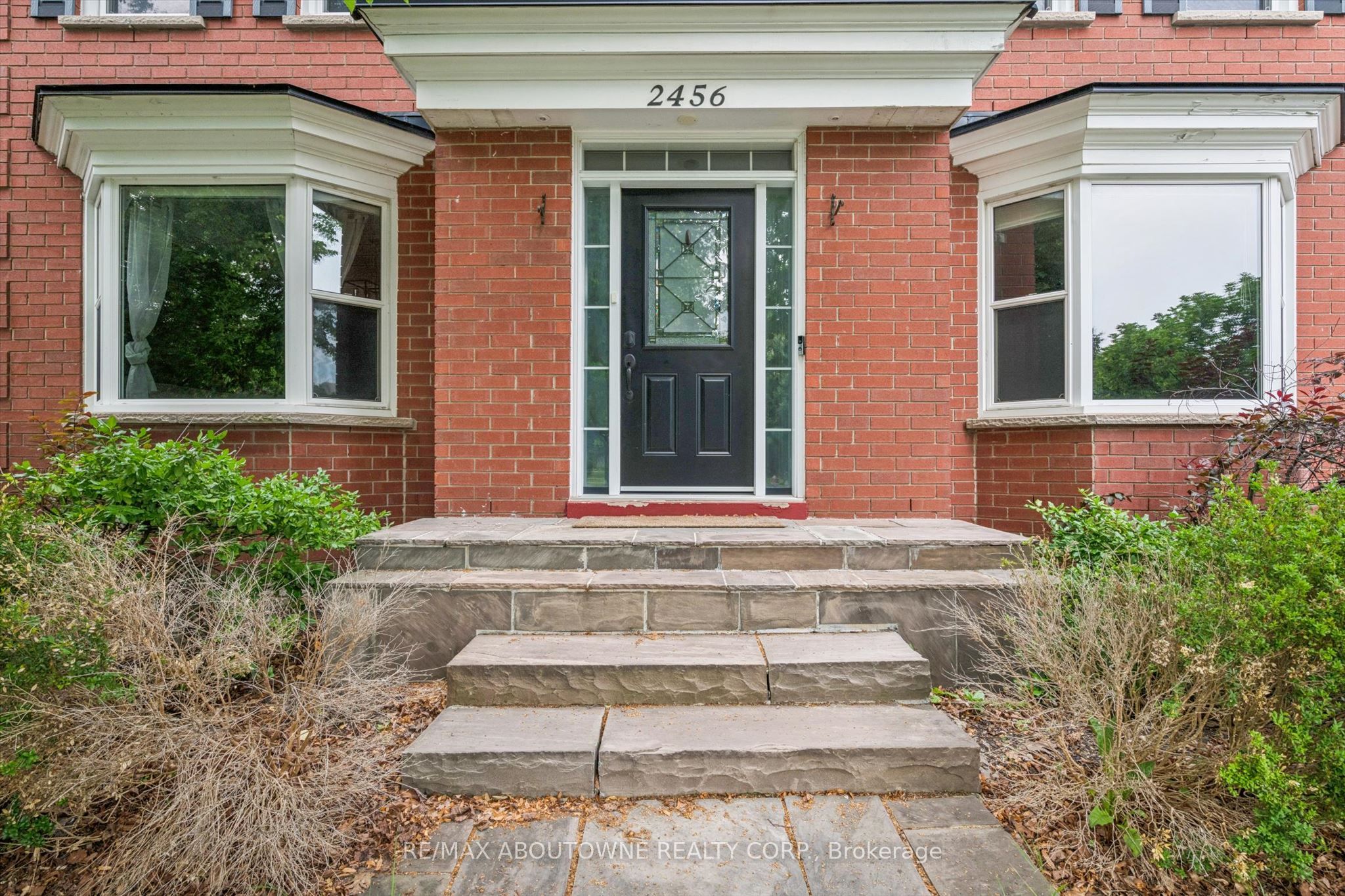 2456 Sixth Line, Oakville 2