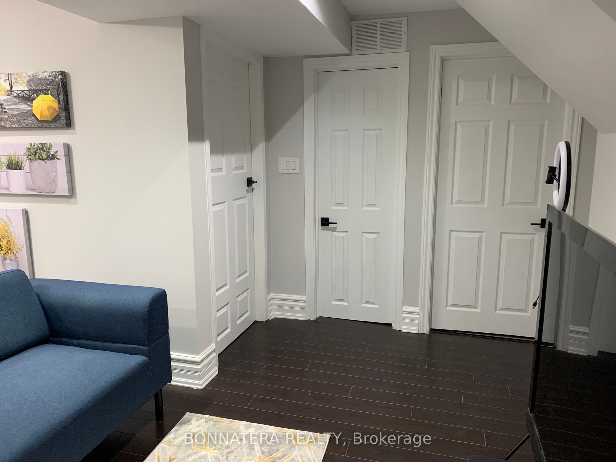 Unit Bsmt - 284 Hickory Circle, Oakville 4