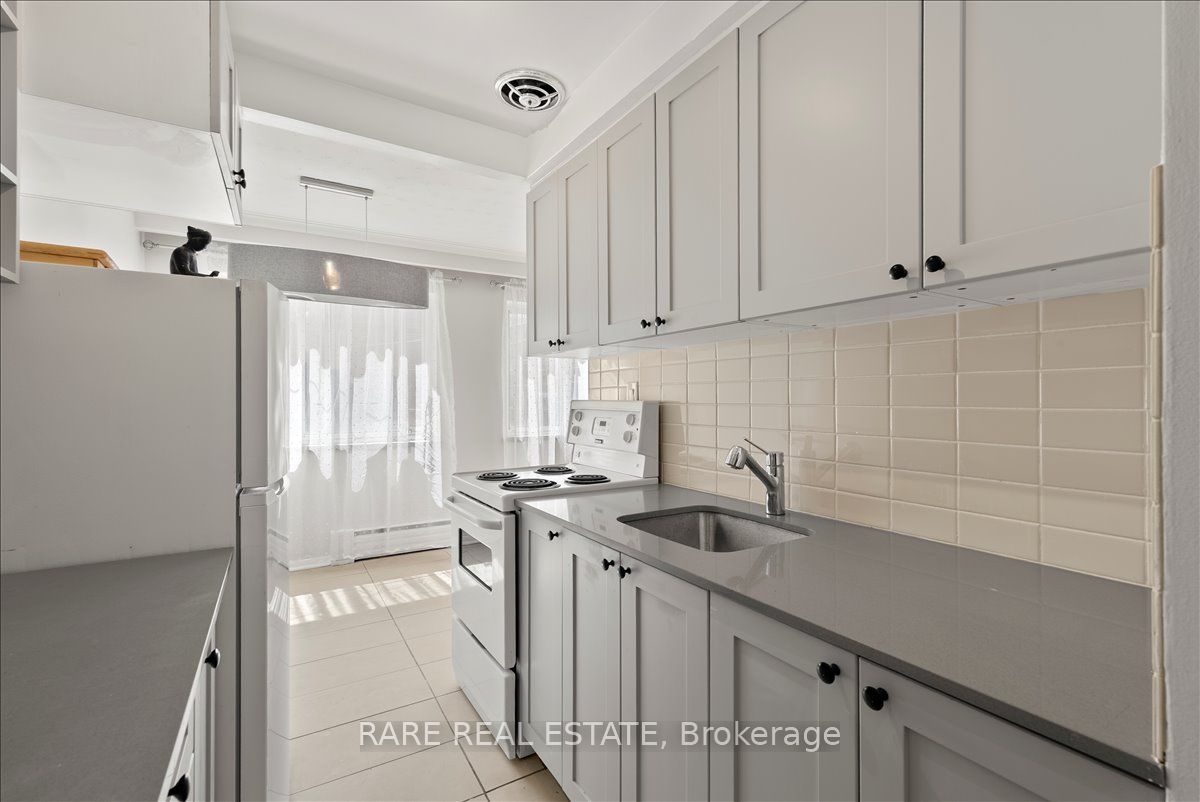 Unit 4 - 2 Twenty First Street, Etobicoke 2