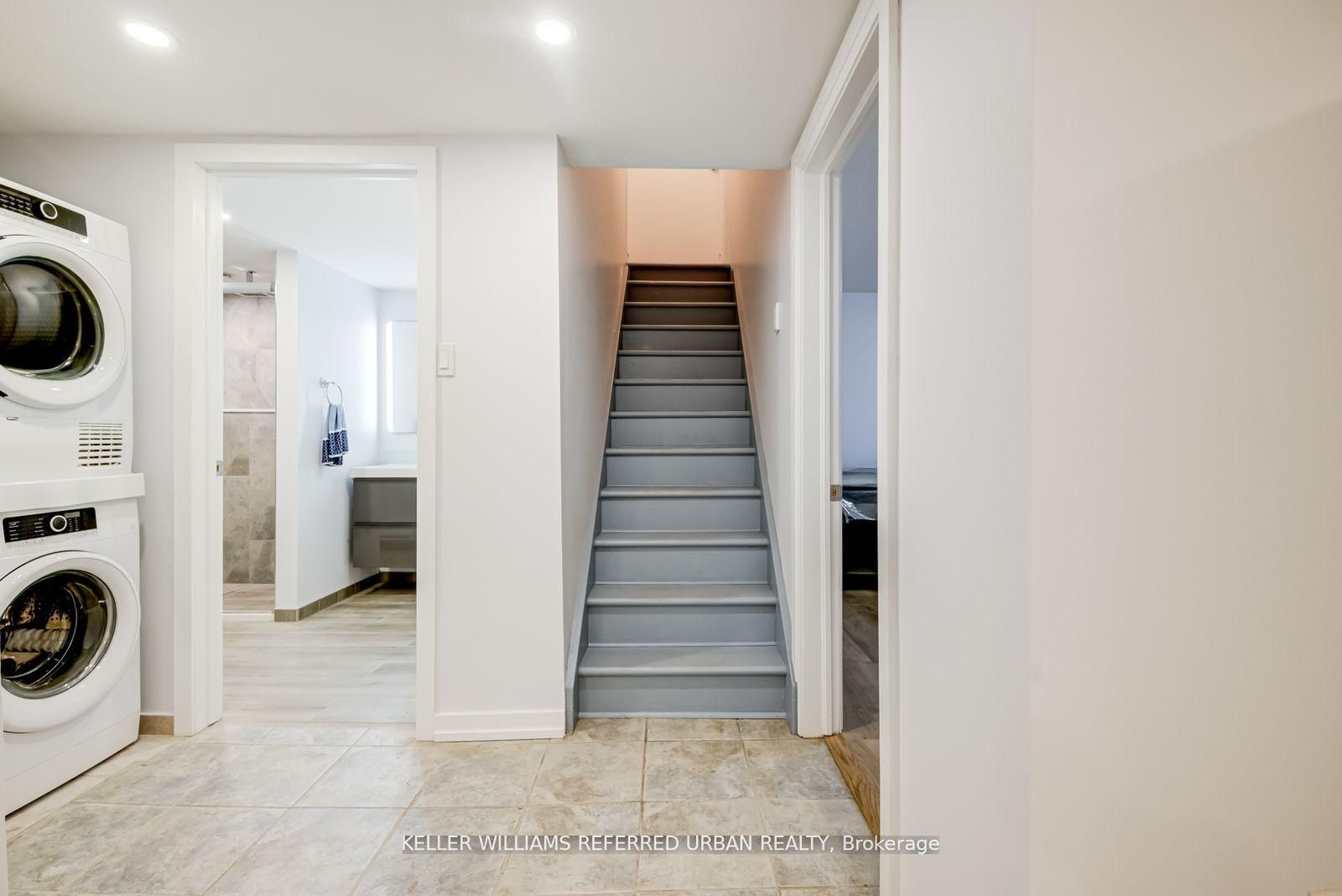 Unit Lower - 2556 Lake Shore Boulevard W, Etobicoke 4