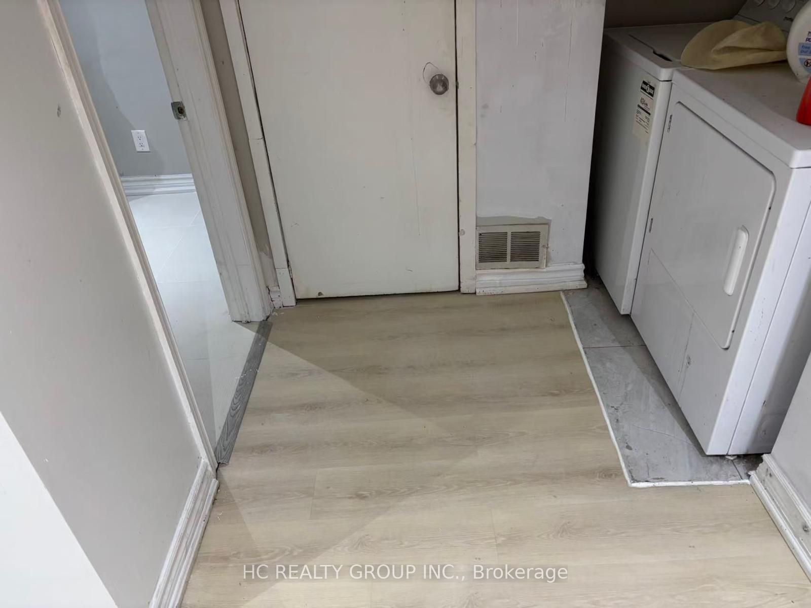 Unit Lower - 25 Beechwood Avenue, Toronto 3