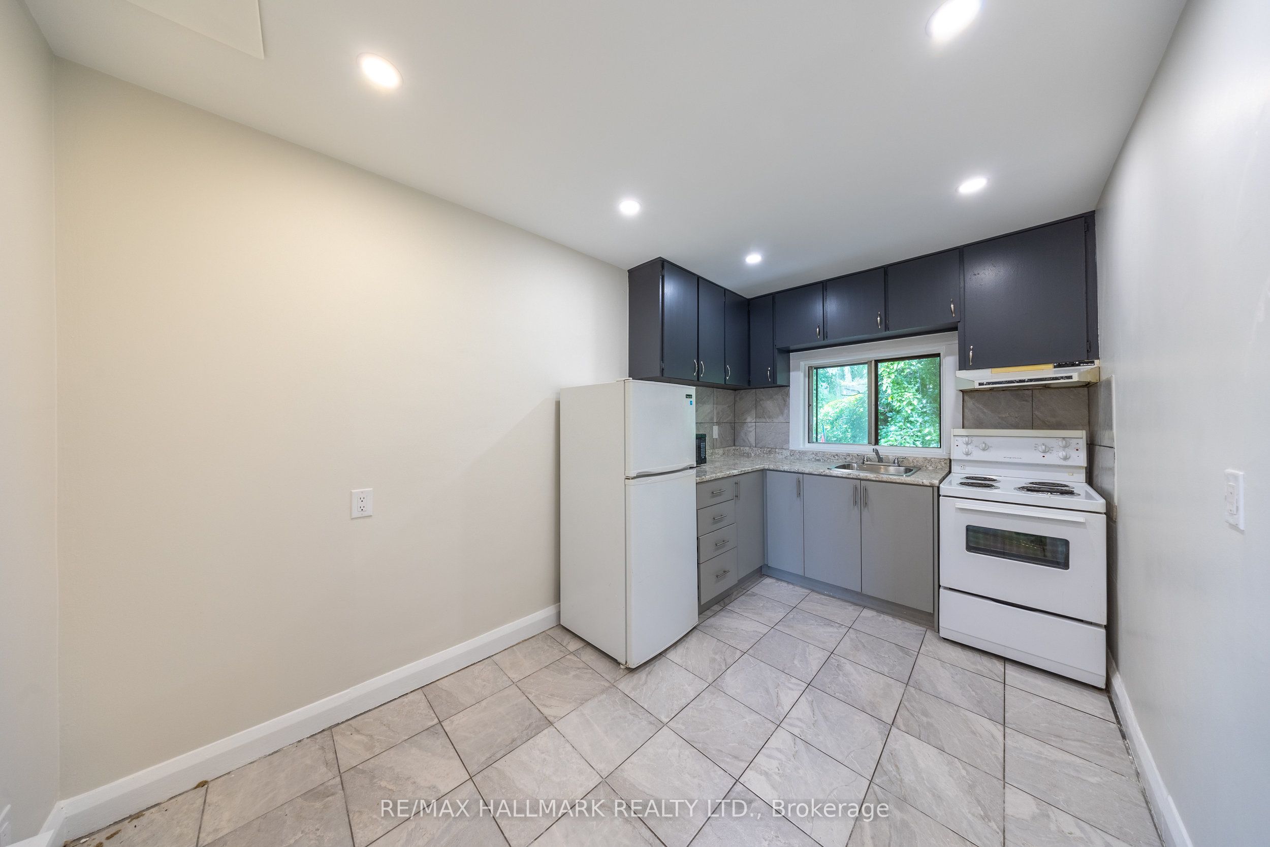 Unit Upper - 1366 Davenport Road, Toronto 5