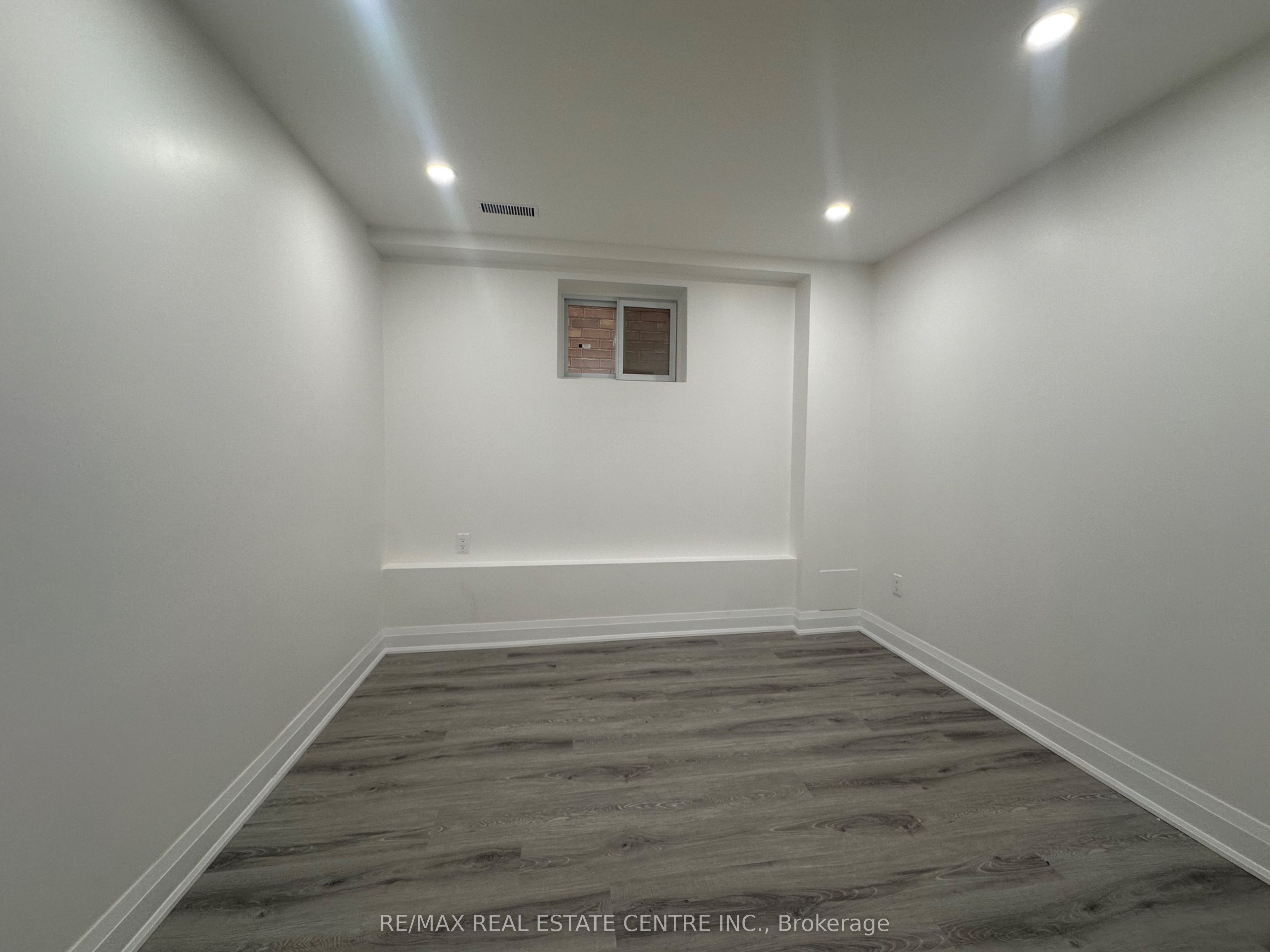Unit Basement Apartment - 23 Oblate Crescent, Brampton 4