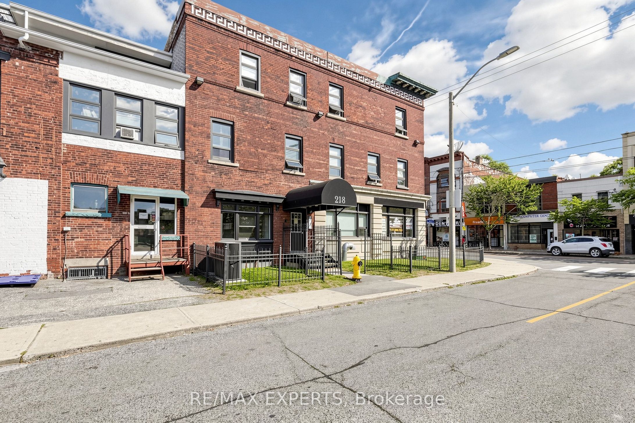 Unit 204 - 218 Close Avenue, Toronto 3