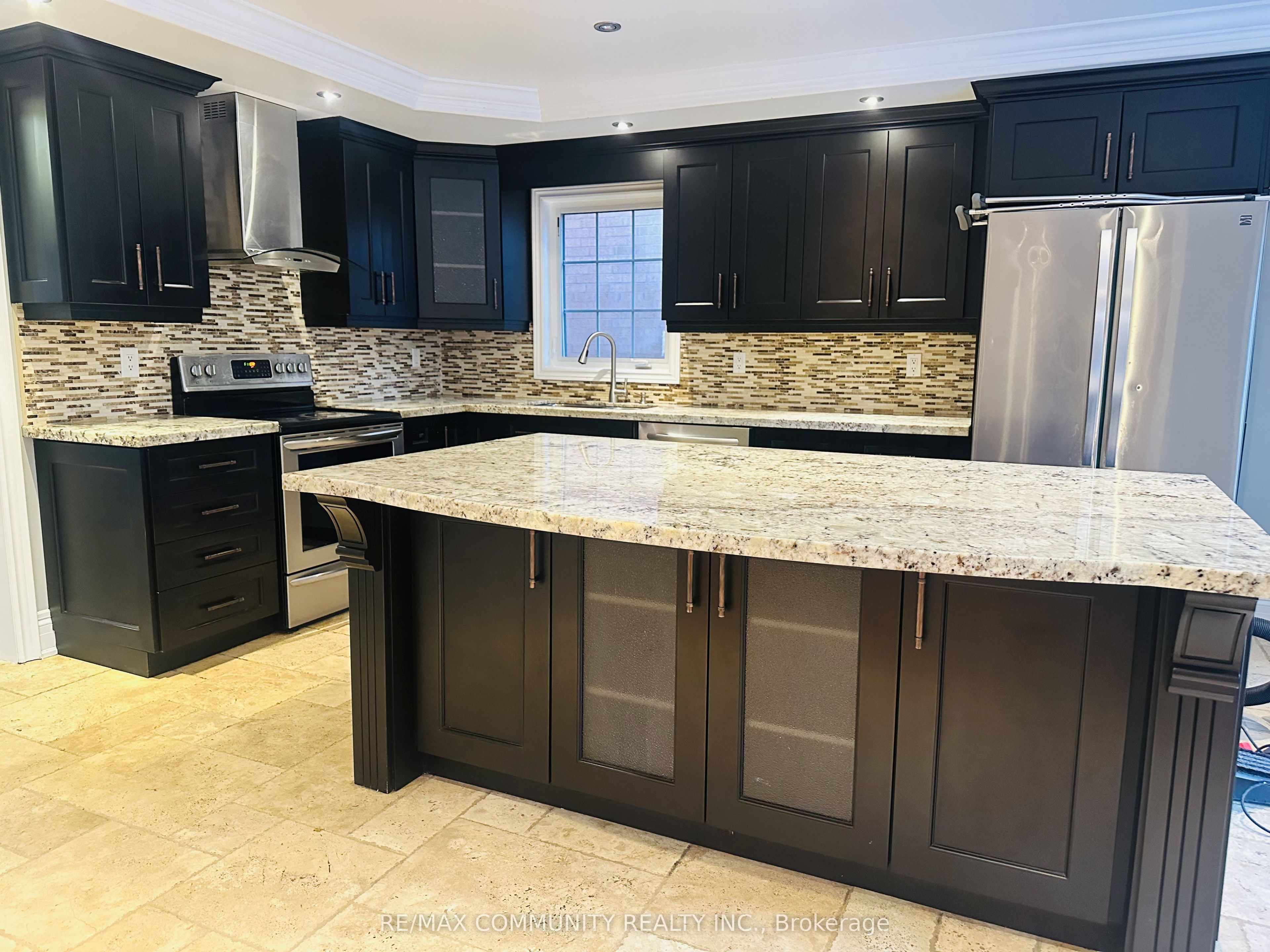 53 Hood Crescent, Brampton 2