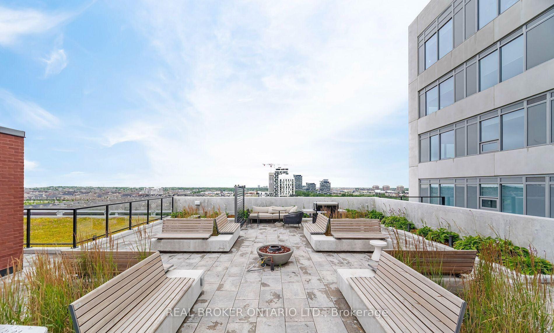 Unit 3 - 3200 William Coltson Avenue, Oakville 2