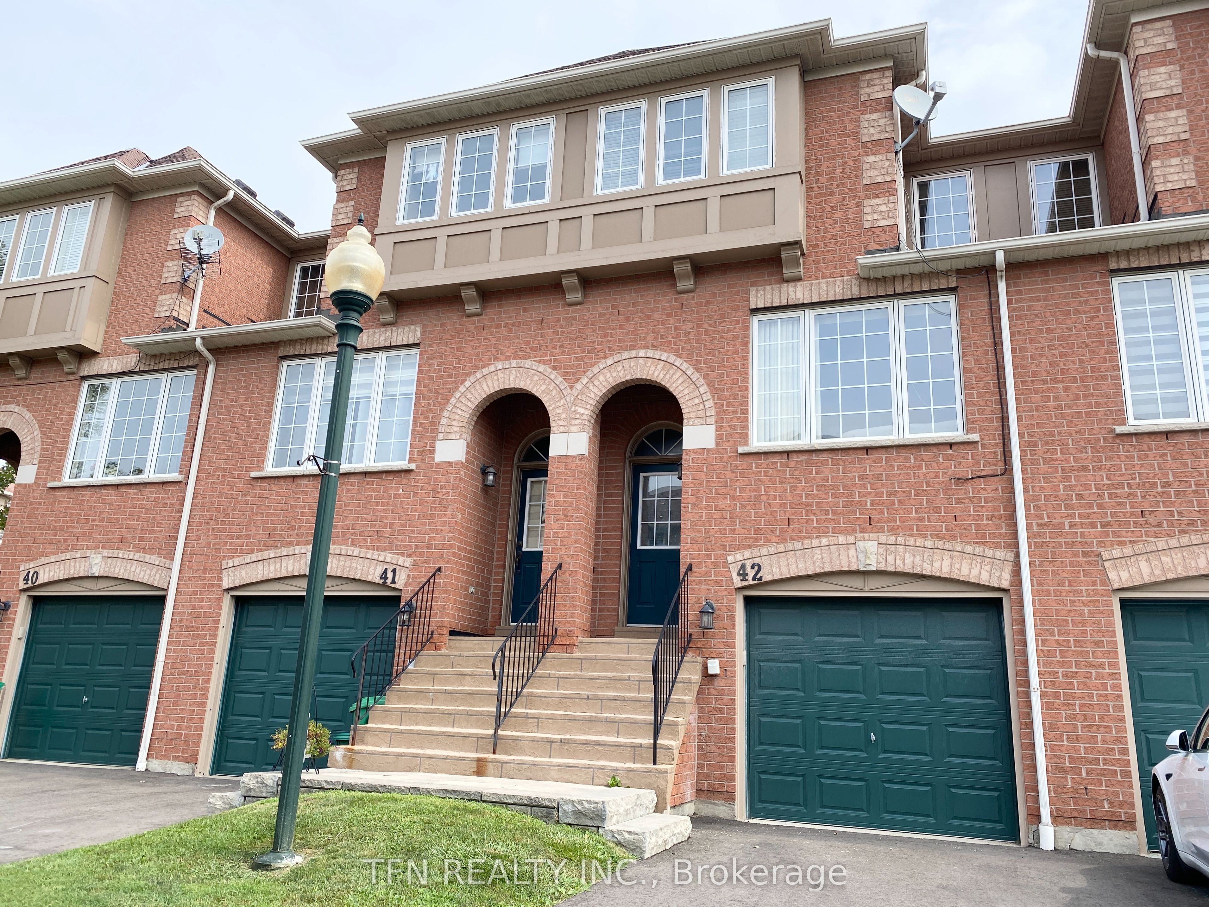 Unit 42 - 3020 Cedarglen Gate, Mississauga 2