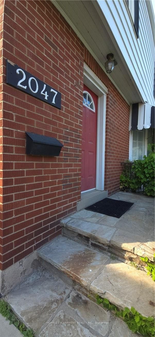 2047 James Street, Burlington 3