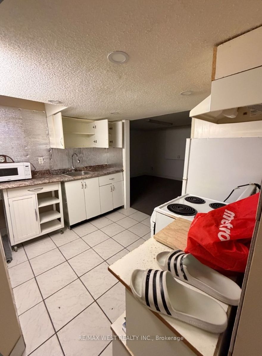 Unit Lower Level B - 7 Waltham Drive, Etobicoke 4