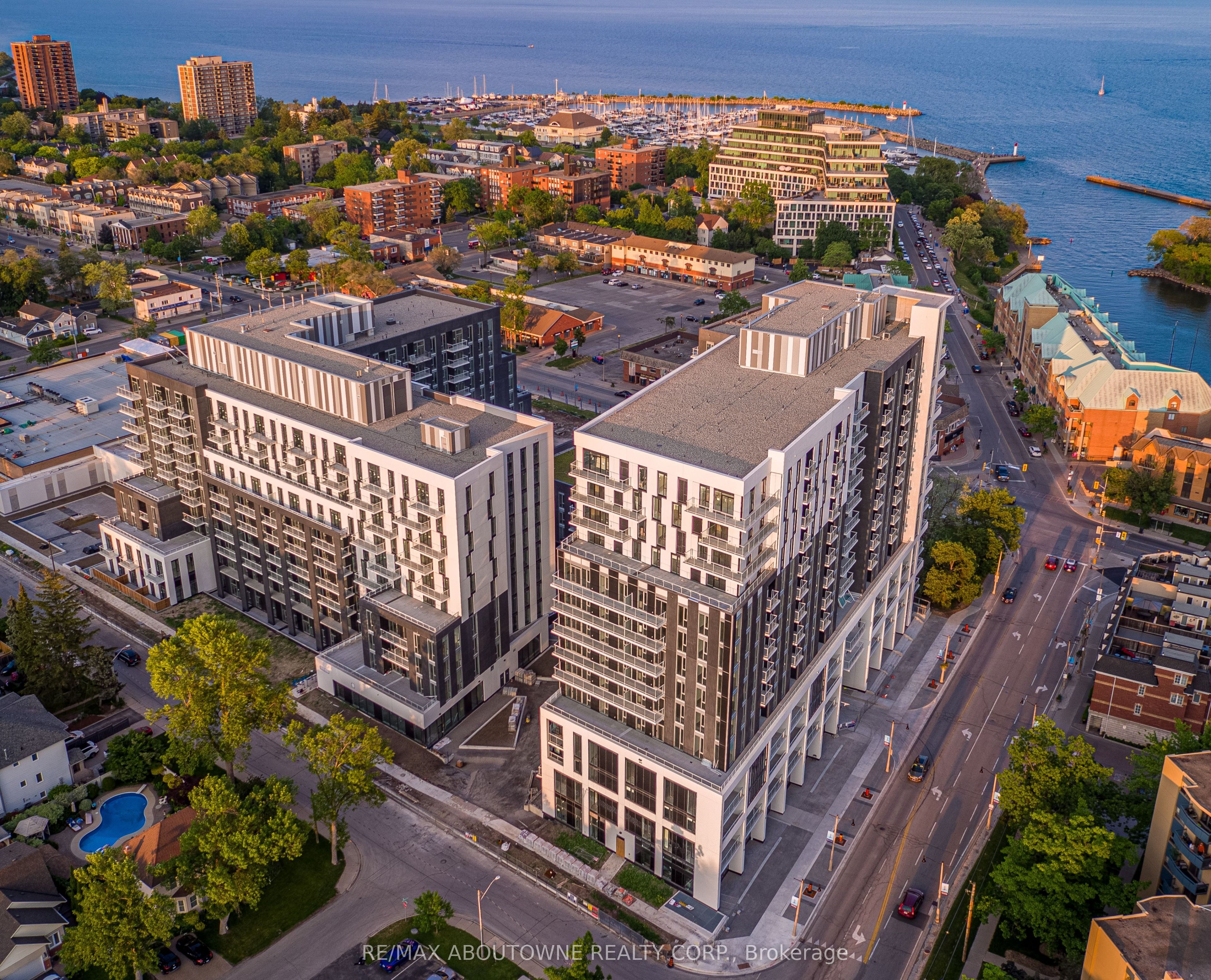 Unit B0416 - 133 Bronte Road, Oakville 2