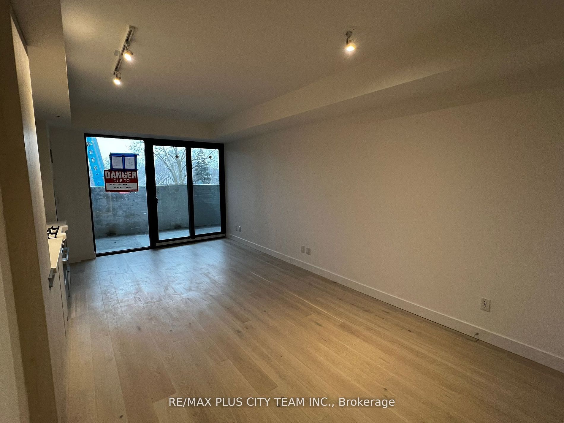 Unit 316 - 160 Kingsway Crescent W, Etobicoke 3