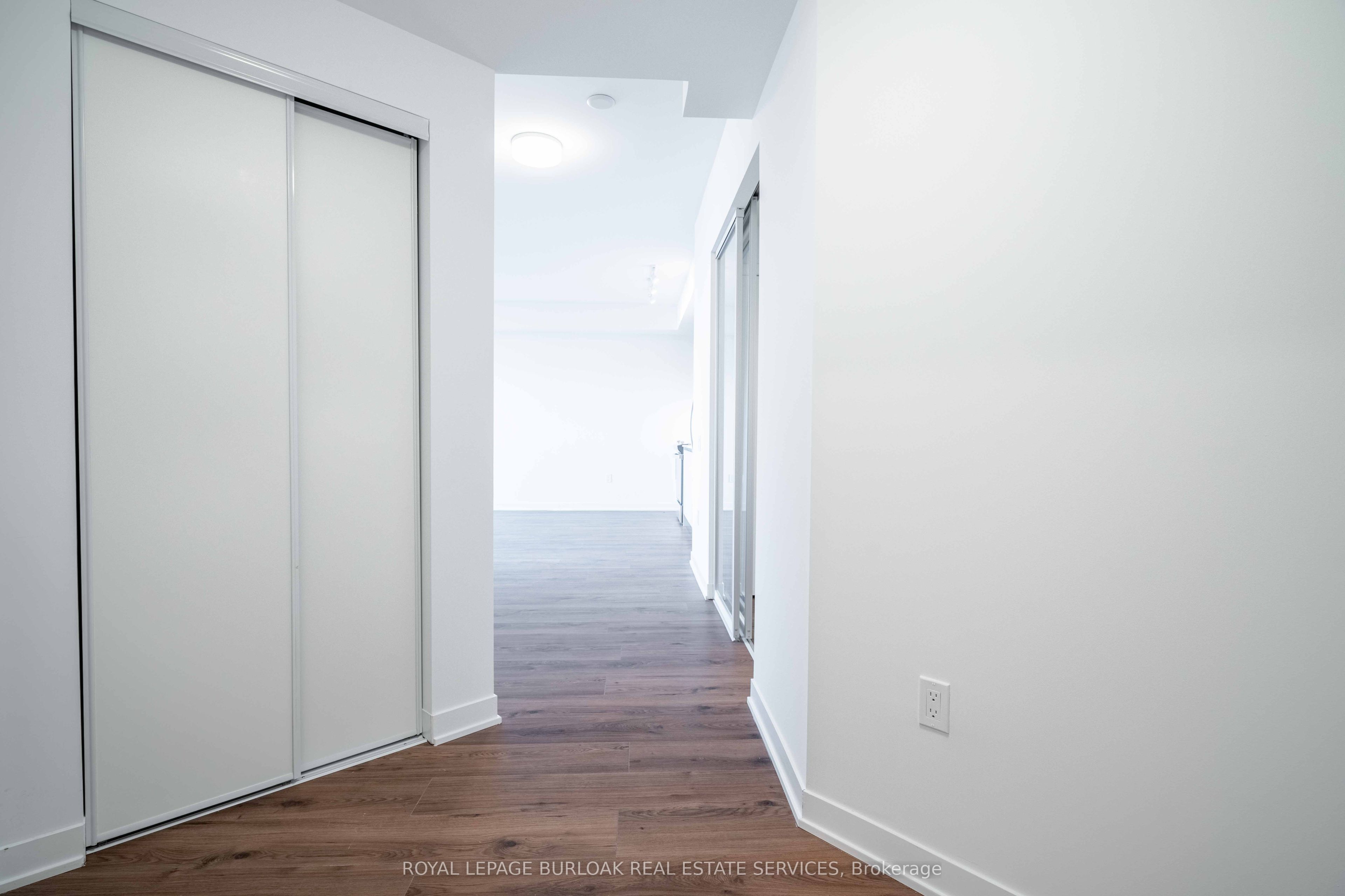 Unit 437 - 395 Dundas Street, Oakville 3