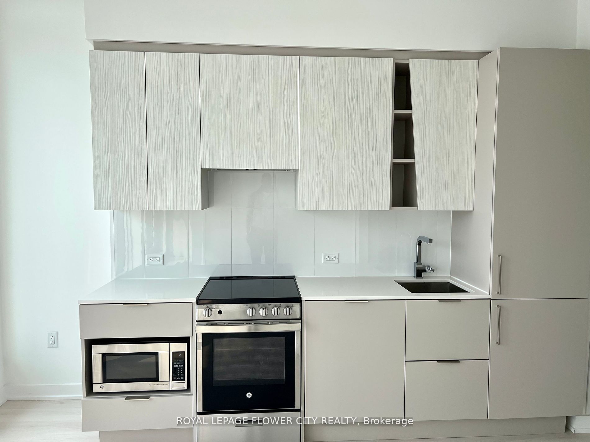 Unit 607 - 3900 Confederation Parkway, Mississauga 2