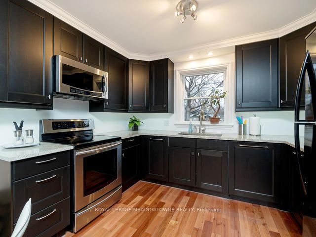 153 Delrex Boulevard, Halton Hills 1