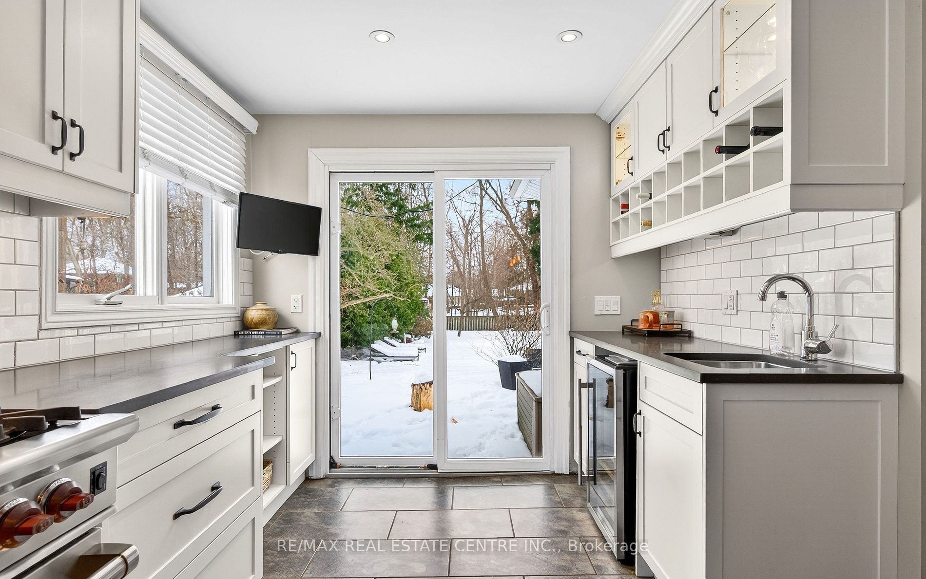 582 Cedar Avenue, Burlington 5