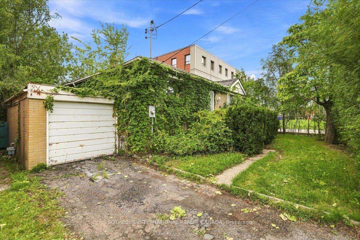 782 Marlee Avenue, North York 2