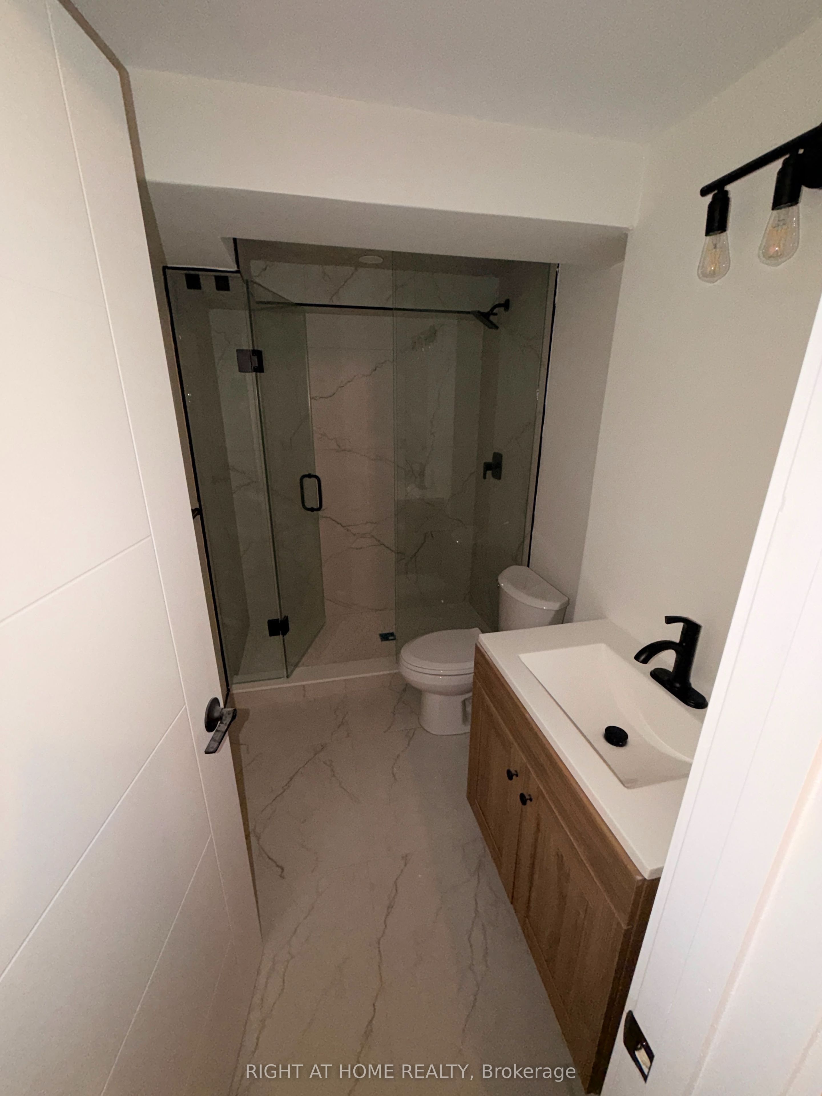 Unit B - 3384 Lake Shore Boulevard W, Etobicoke 4
