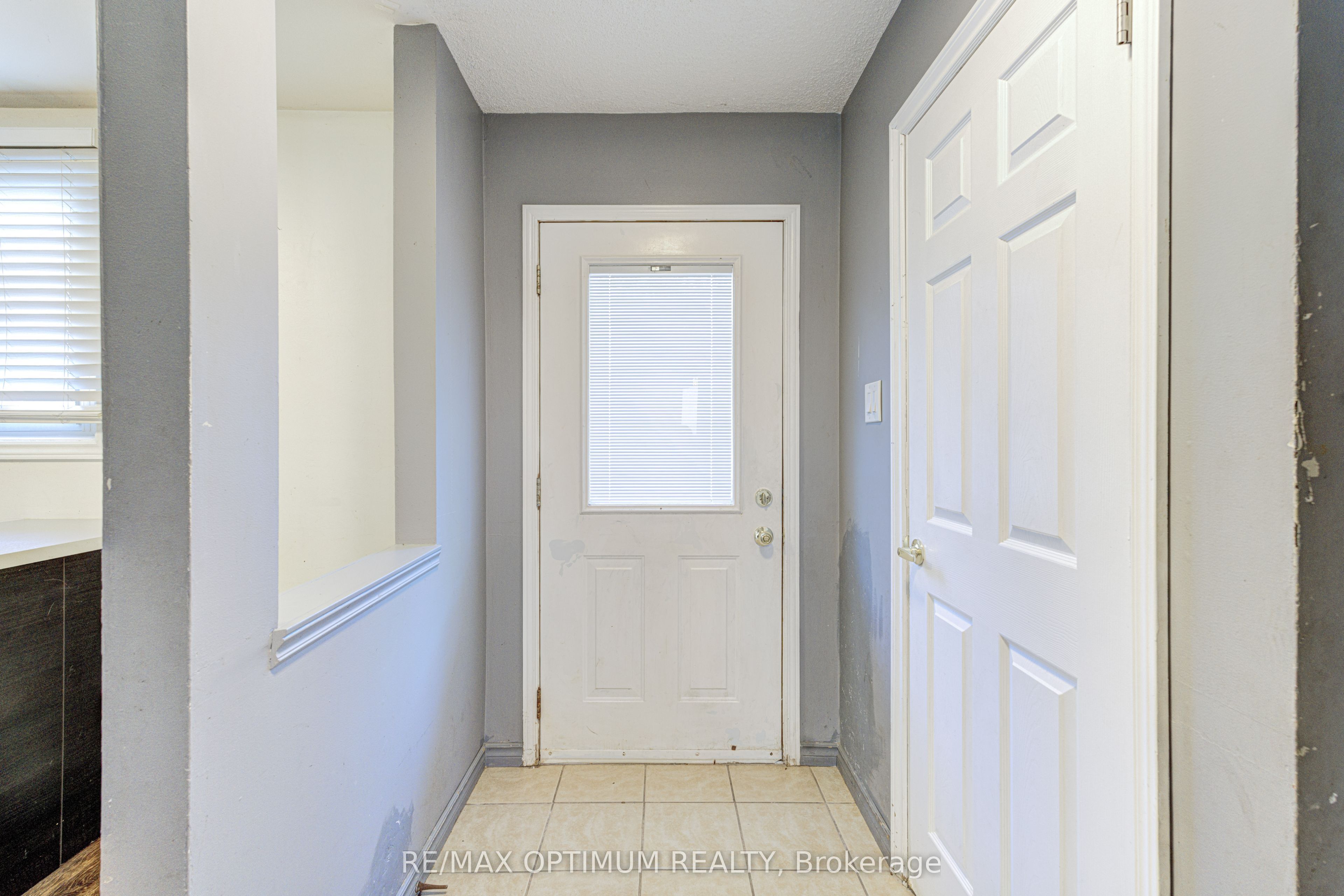 Unit 17 - 45 Hansen Road N, Brampton 4