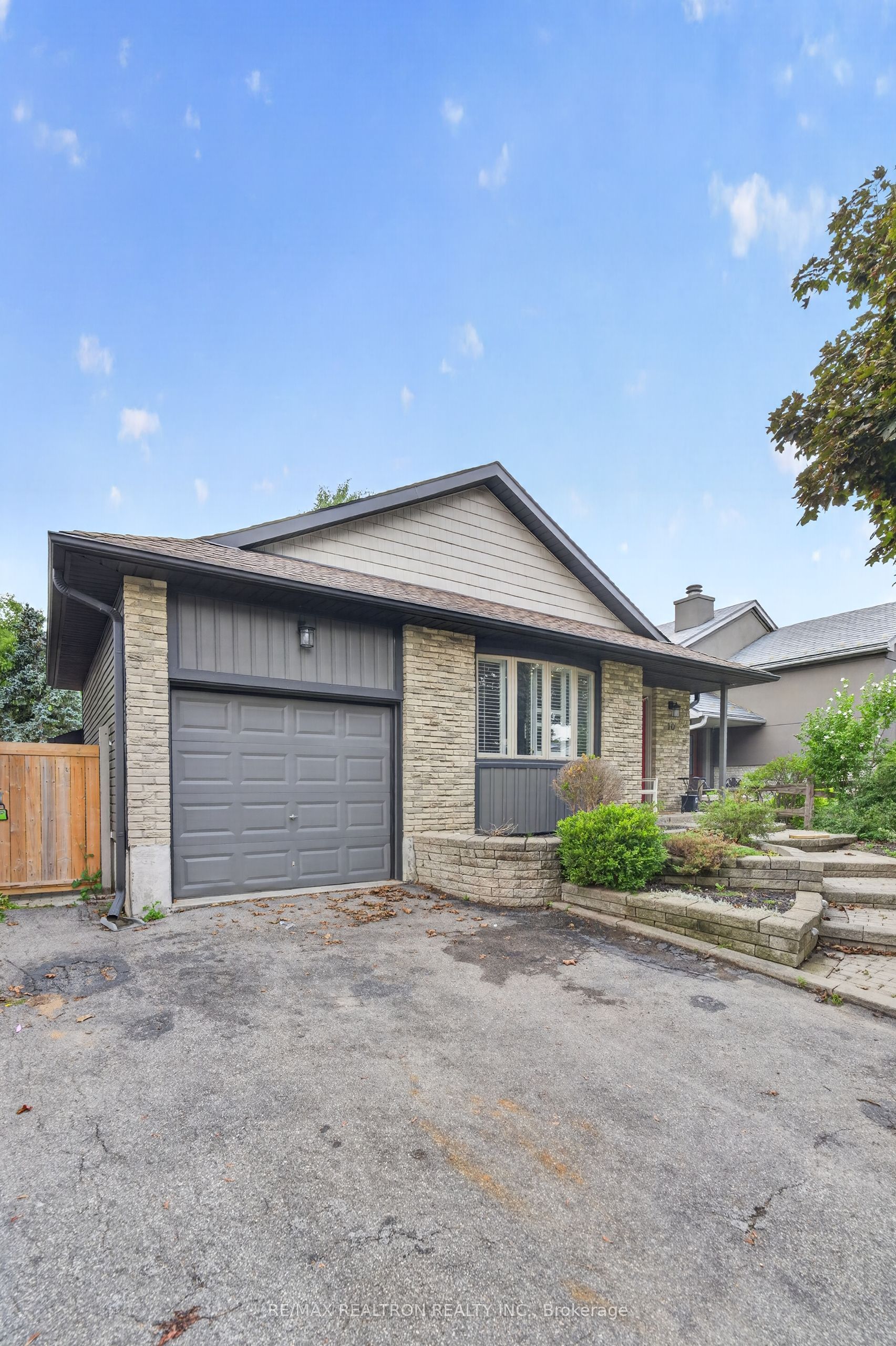 Unit Lower - 10 Richvale Drive S, Brampton 2