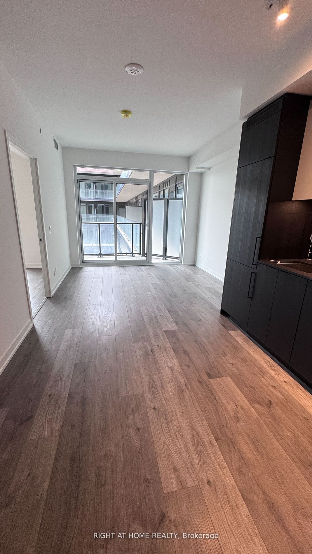 Unit 1027 - 285 Dufferin Street, Toronto 4