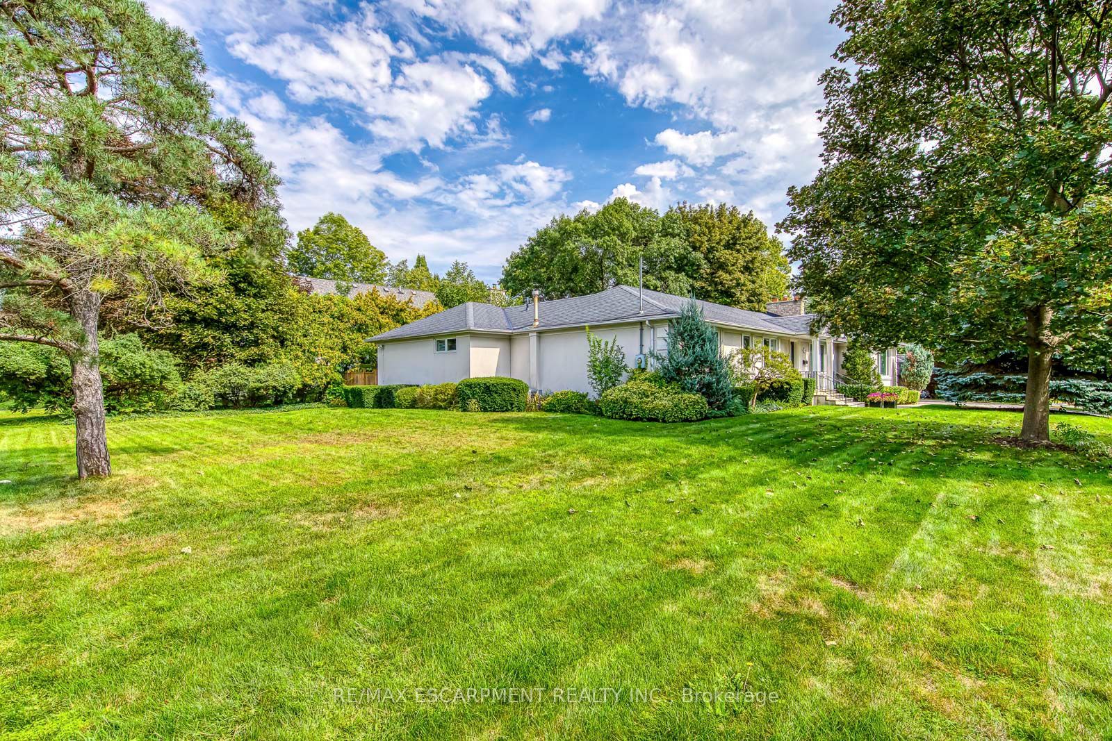 281 Pinehurst Drive, Oakville 2