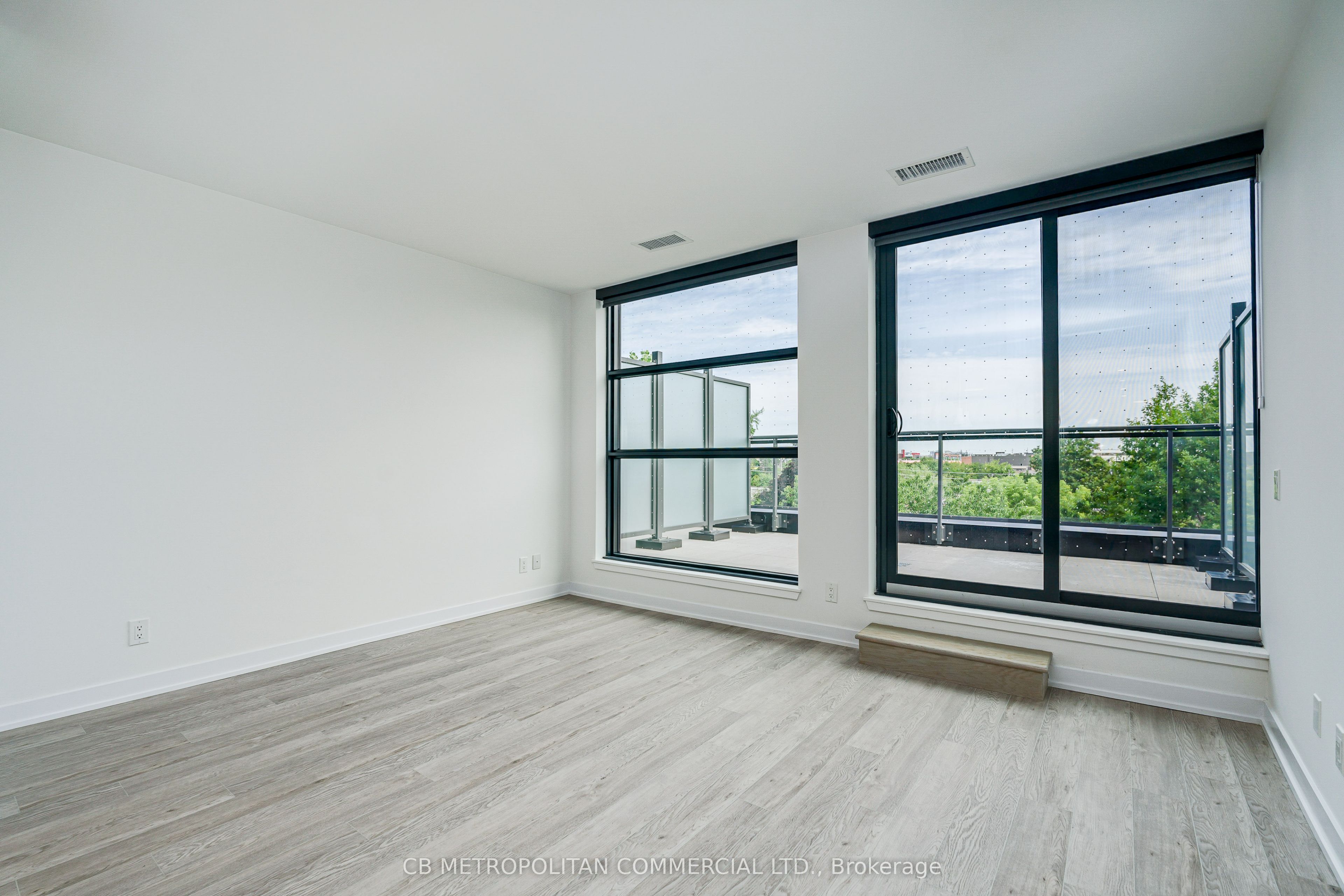 Unit 409 - 2946 Dundas Street West, Toronto 5